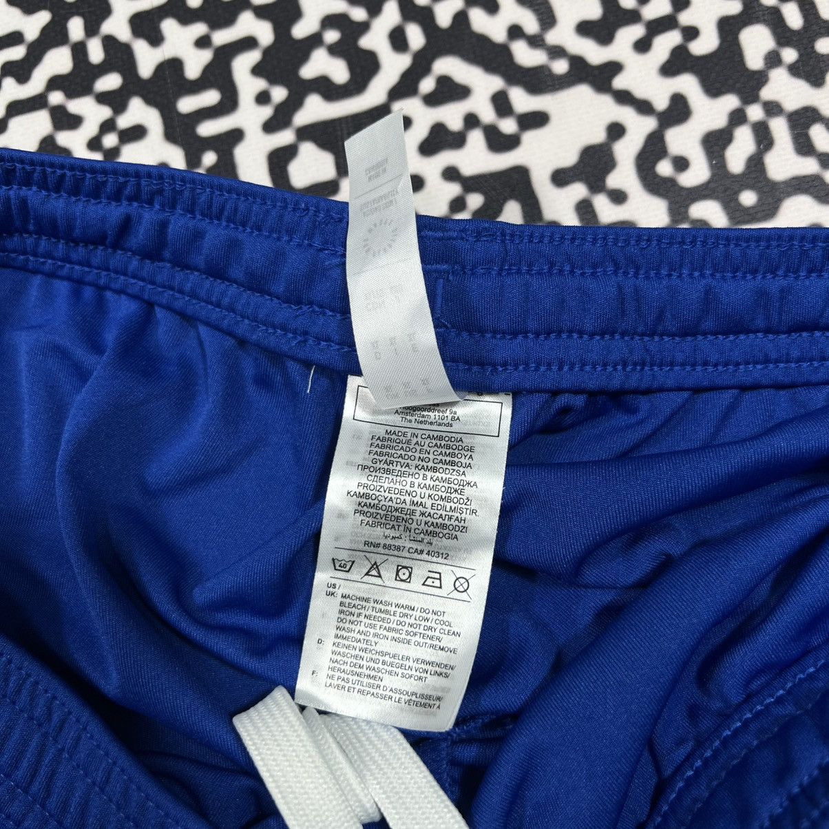 Adidas Vintage Y2K Adidas Sports Style Retro Casual Basic Shorts Size US 37 - 10 Thumbnail