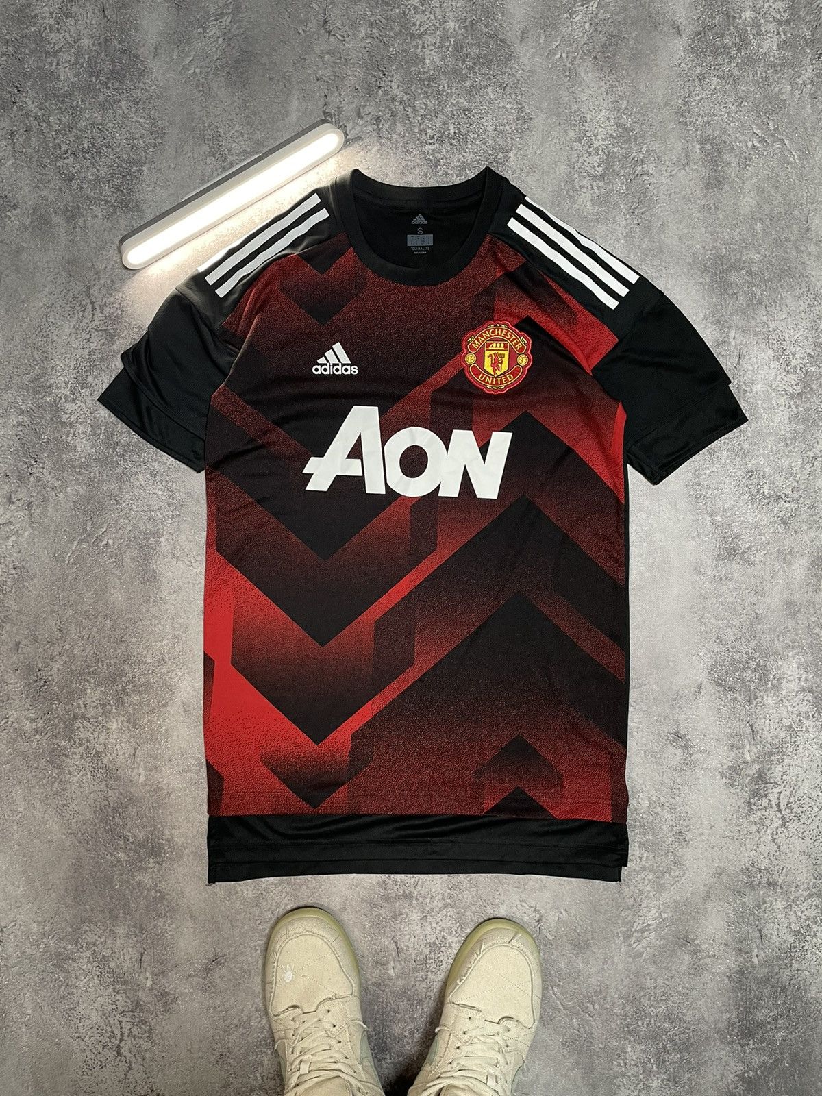 Other MANCHESTER UNITED 2017 Home AON Adidas Jersey S Retro Fan Size US S / EU 44-46 / 1 - 1 Thumbnail