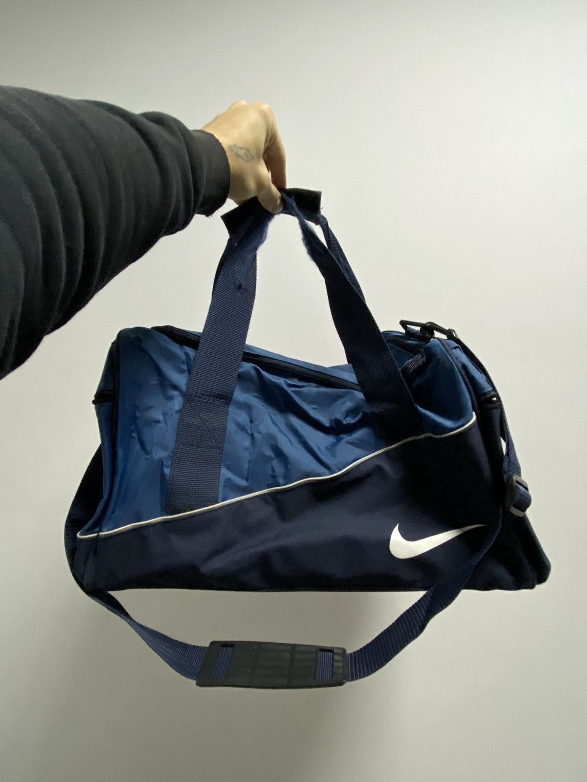 Nike × Vintage Nike Bag sport shoulder Vintage Big swoosh 90s Style Size ONE SIZE - 1 Thumbnail