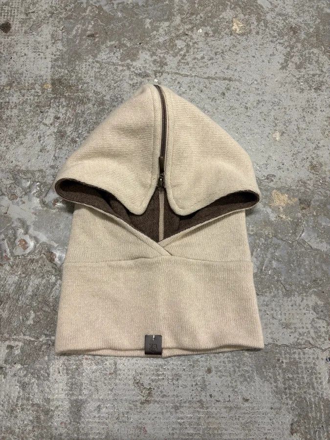 Emporio Armani AW2019 Emporio Armani Beige Zipped Hood Scarf Size ONE SIZE - 1 Thumbnail