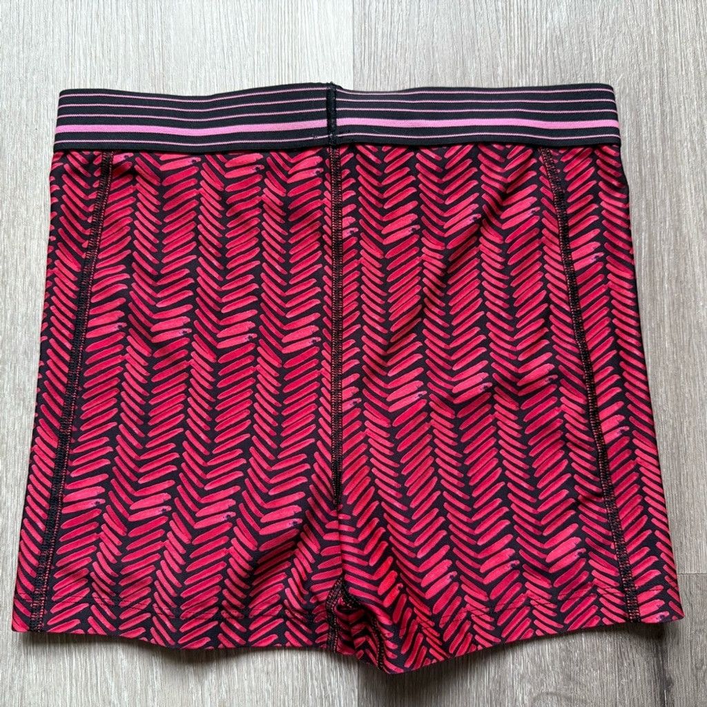 Under Armour Under Armour Pink and Black Athletic Shorts Size 26" / US 2 / IT 38 - 2 Thumbnail