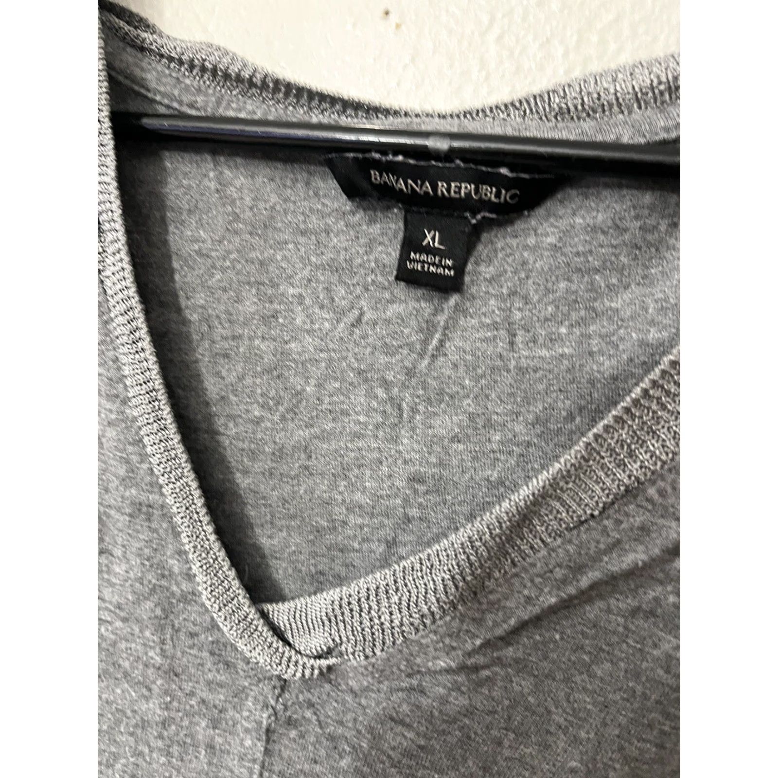 Banana Republic Banana Republic Shirt Adult XL Gray V-Neck Long Sleeve Stretch Cotton Knit Mens Size US XL / EU 56 / 4 - 2 Thumbnail