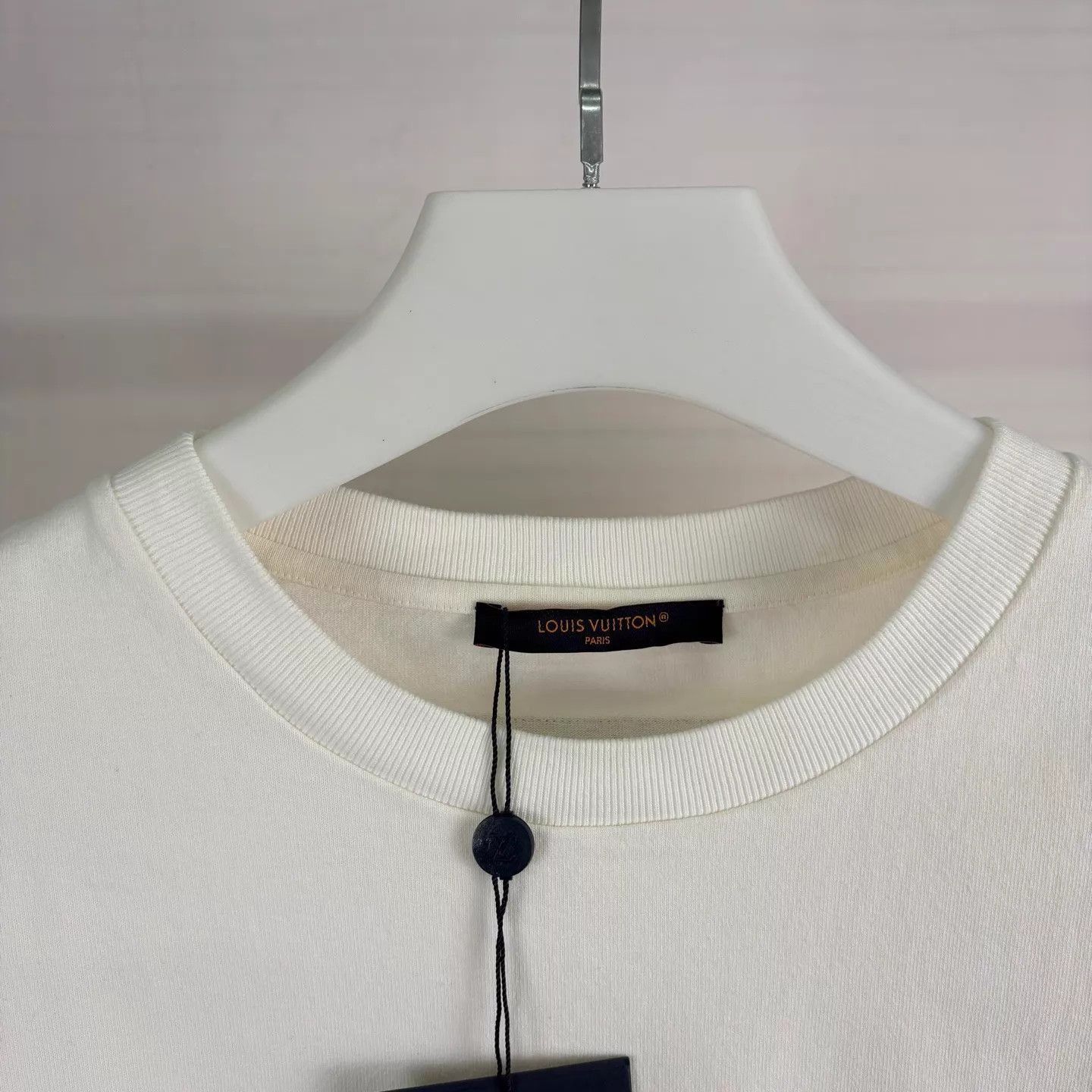 Louis Vuitton Louis Vuitton White Unisex SS Tee XXL Italian New Back Logo Size US XXL / EU 58 / 5 - 3 Thumbnail
