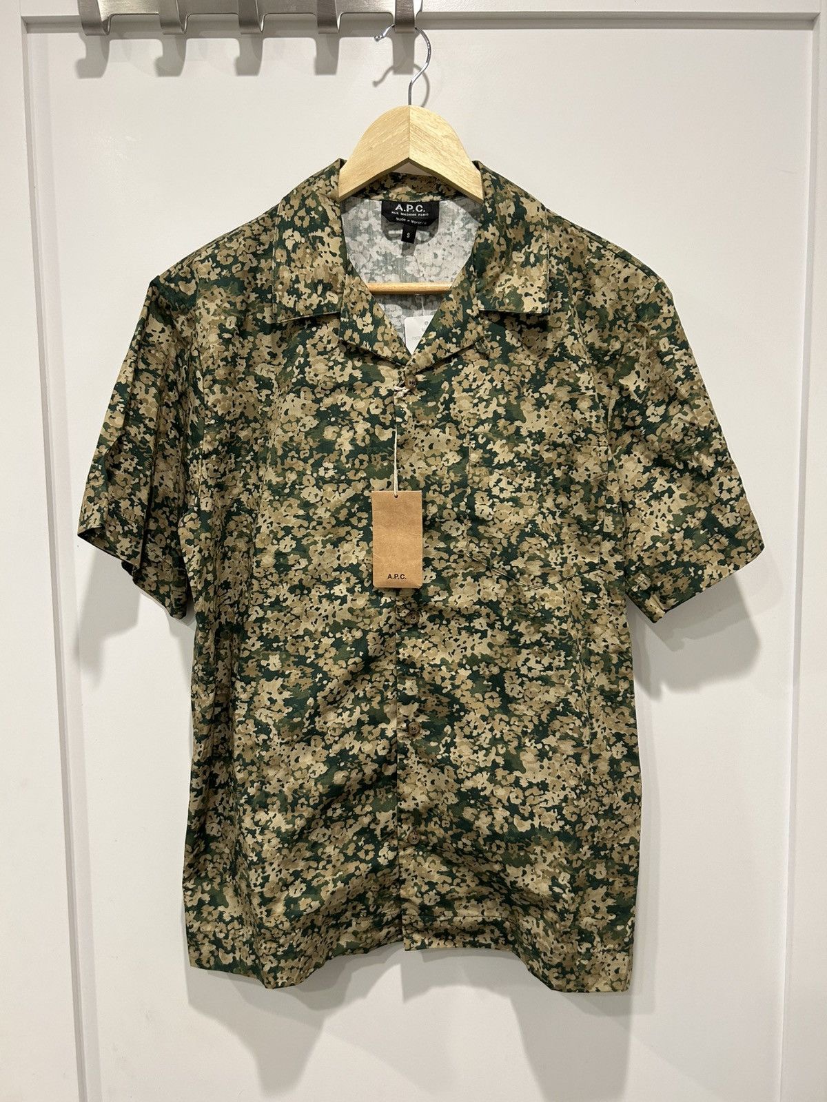 A.P.C. APC Lloyd Floral Camo Short Sleeve Shirt Size US S / EU 44-46 / 1 - 1 Thumbnail