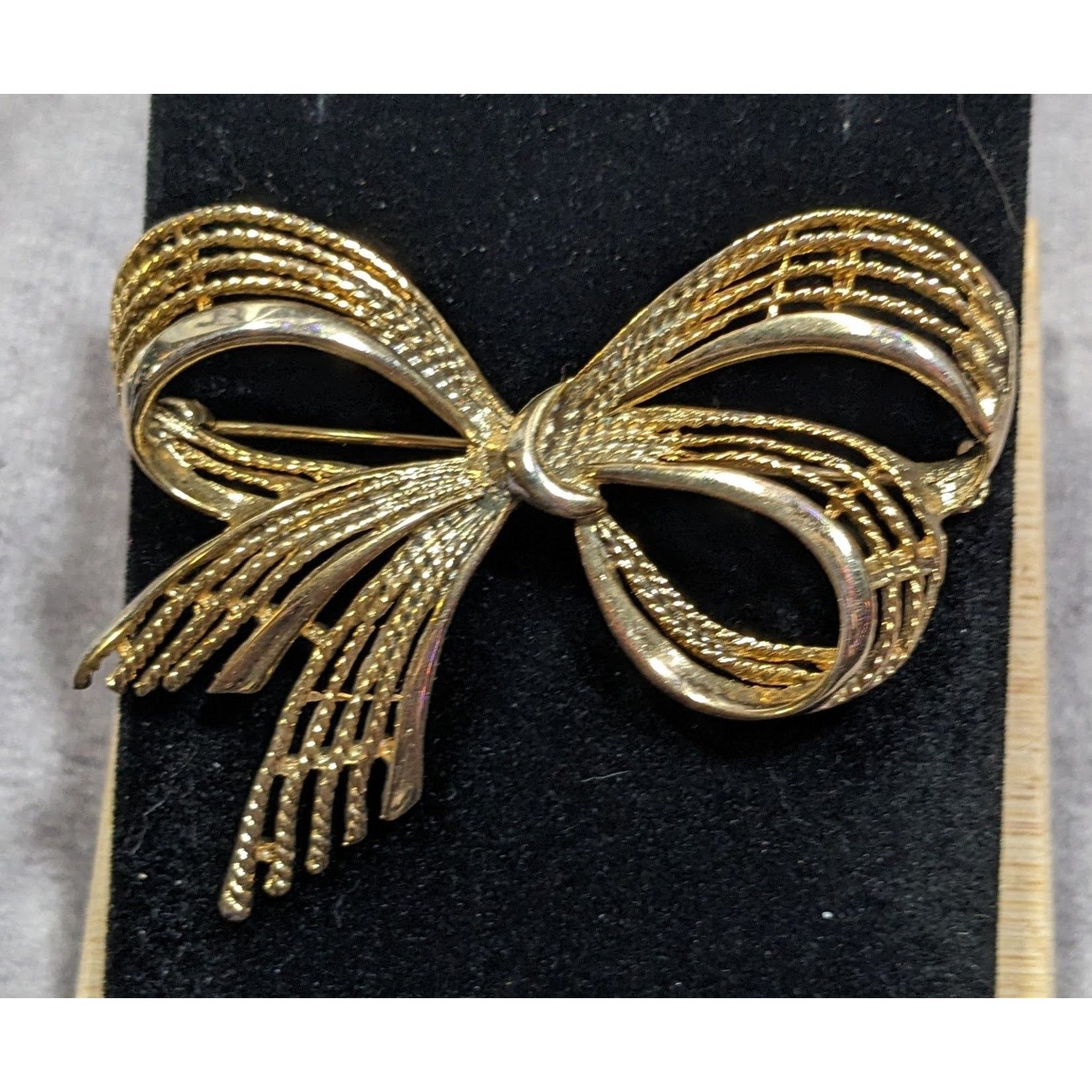 Other Vintage Glam Gold Tone Bow Shaped Brooch Size ONE SIZE - 3 Thumbnail