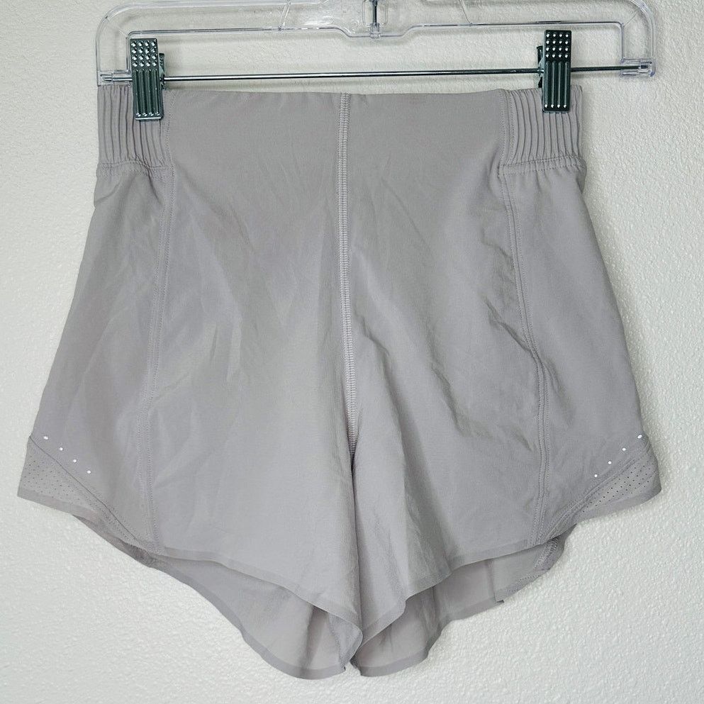 Lululemon Lululemon Gray Hotty Hot High Rise Shorts Special Edition 2 Size 26" / US 2 / IT 38 - 1 Thumbnail