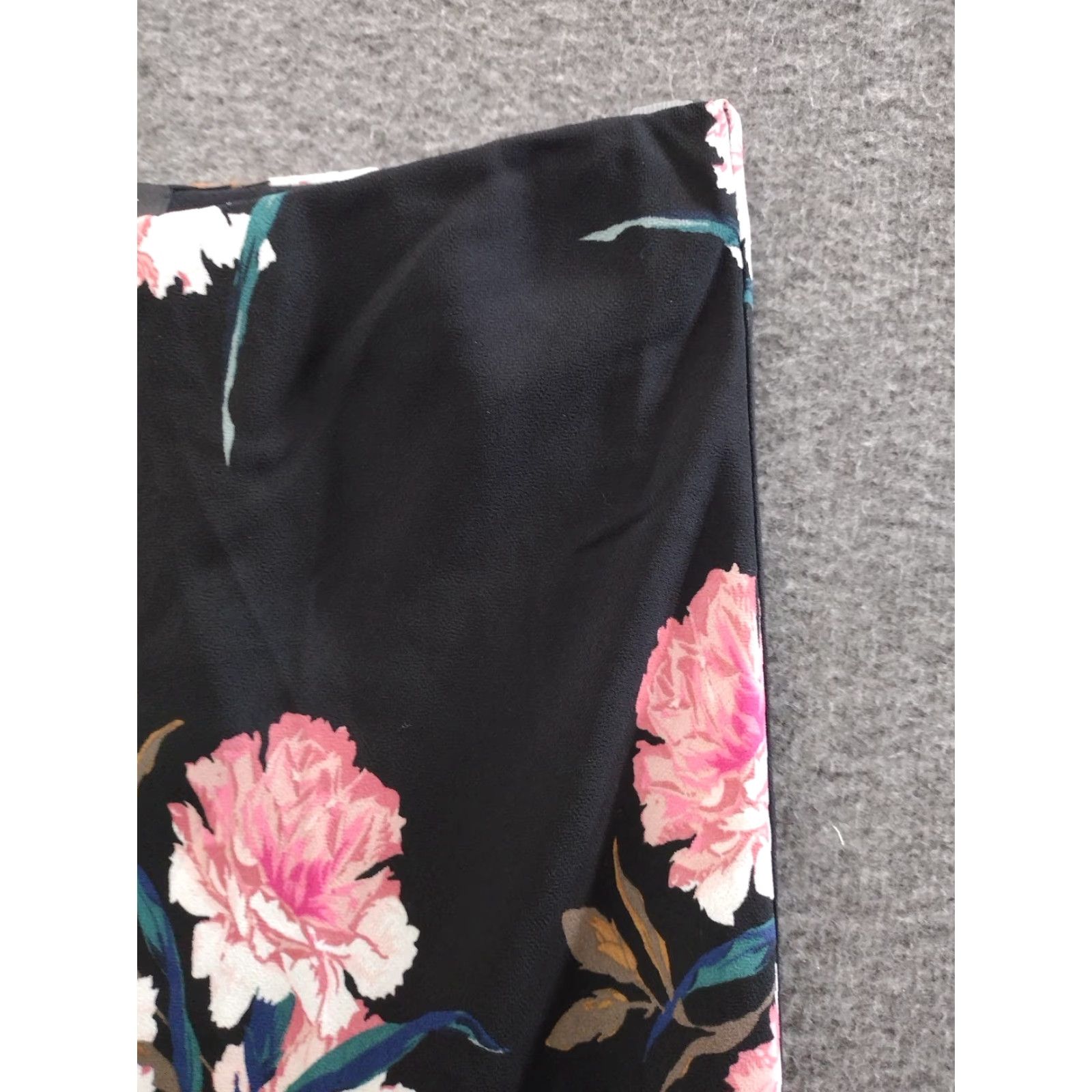 Banana Republic Banana Republic Skirt Women's Maxi Floral Black XS Long Silk Blend Pattern Bohemian Flower Color: Black Size XS Adults Women Size 26" / US 2 / IT 38 - 3 Thumbnail