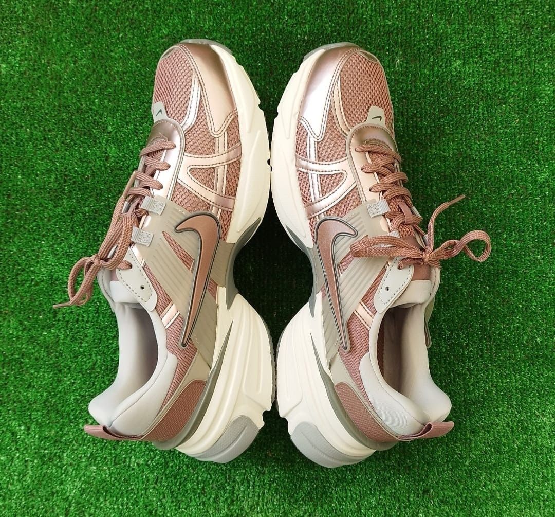 Nike Shoes Nike V2K Run Size US 11.5 / EU 44-45 - 4 Thumbnail