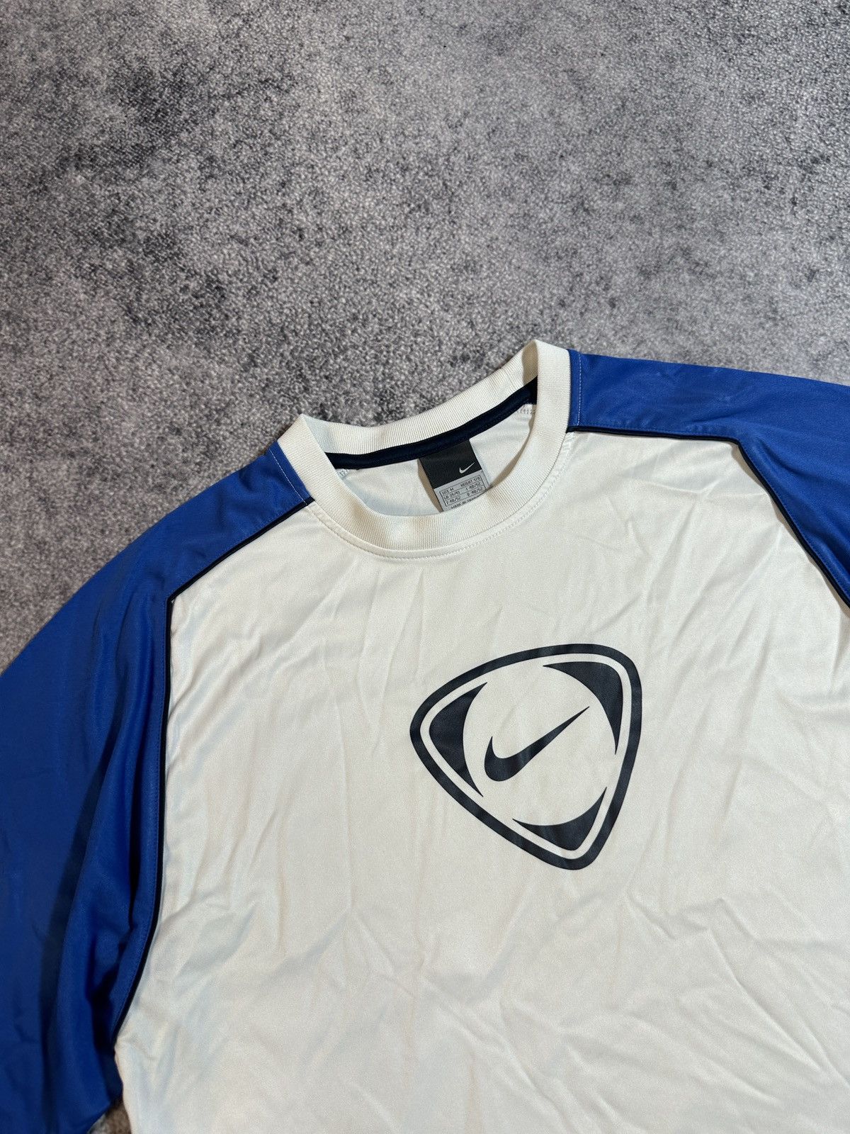 Nike × Vintage Y2k vintage Big Logo Nike t-shirt Streetwear style rare M Us Size US M / EU 48-50 / 2 - 3 Thumbnail