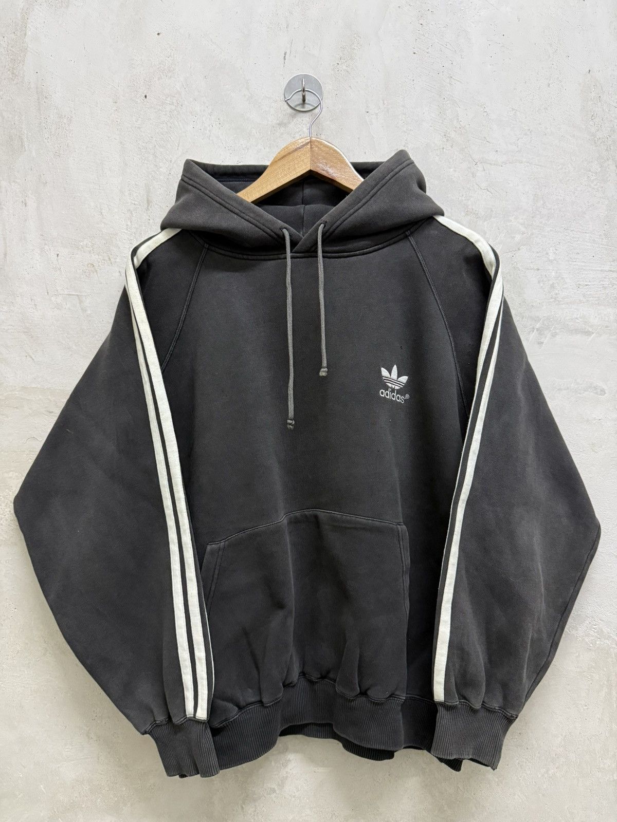 Adidas Vintage 90s Adidas Distressed Sunfaded Baggy Black Hoodie Size US XL / EU 56 / 4 - 1 Thumbnail