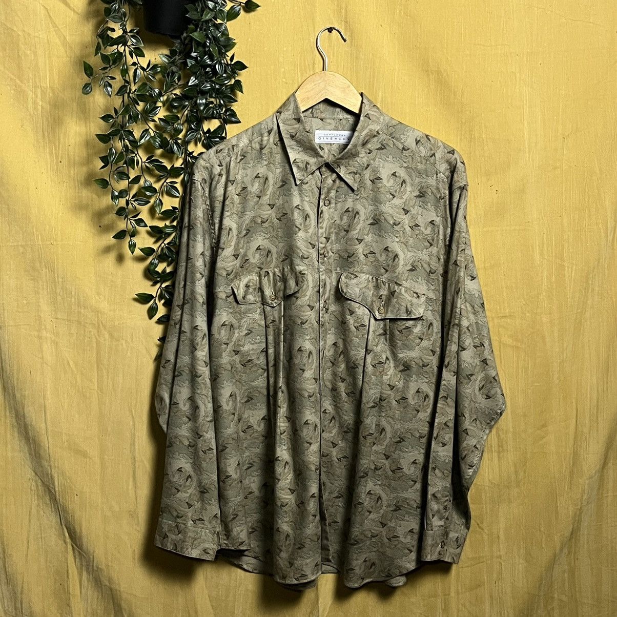Givenchy a20 Givenchy Gentleman Flora shirt Size US XL / EU 56 / 4 - 1 Thumbnail