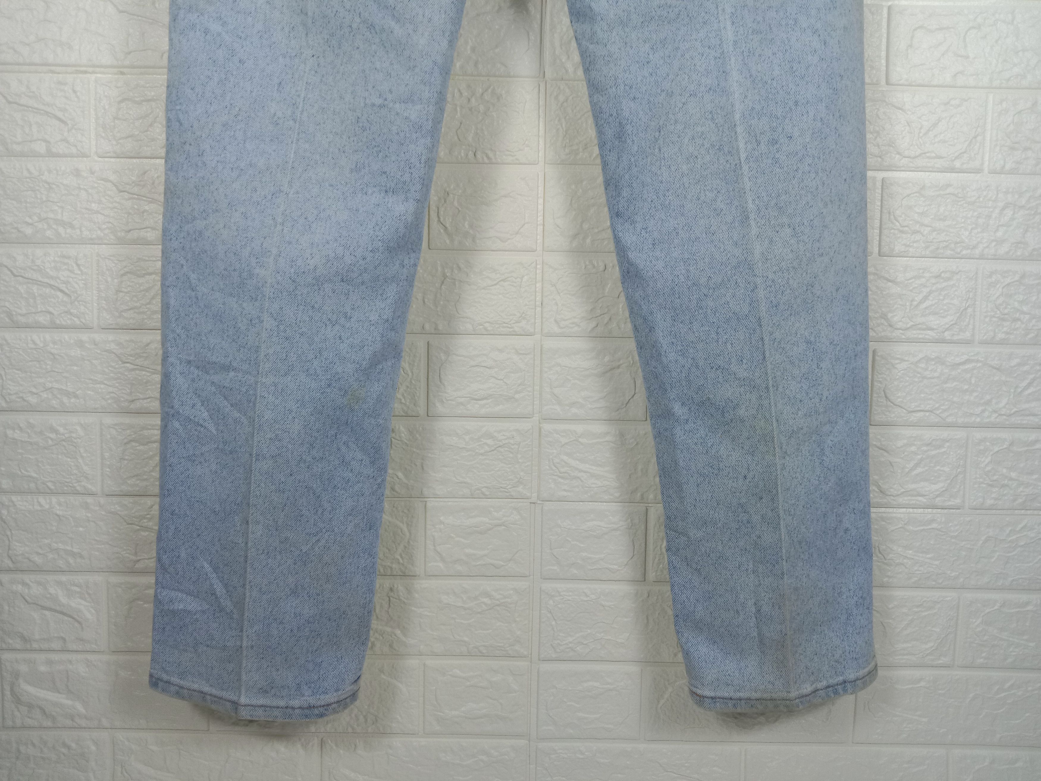 Levi's Vintage 90s Levi's 540 Jeans Light Wash Relaxed Fit Denim Size US 39 - 8 Thumbnail