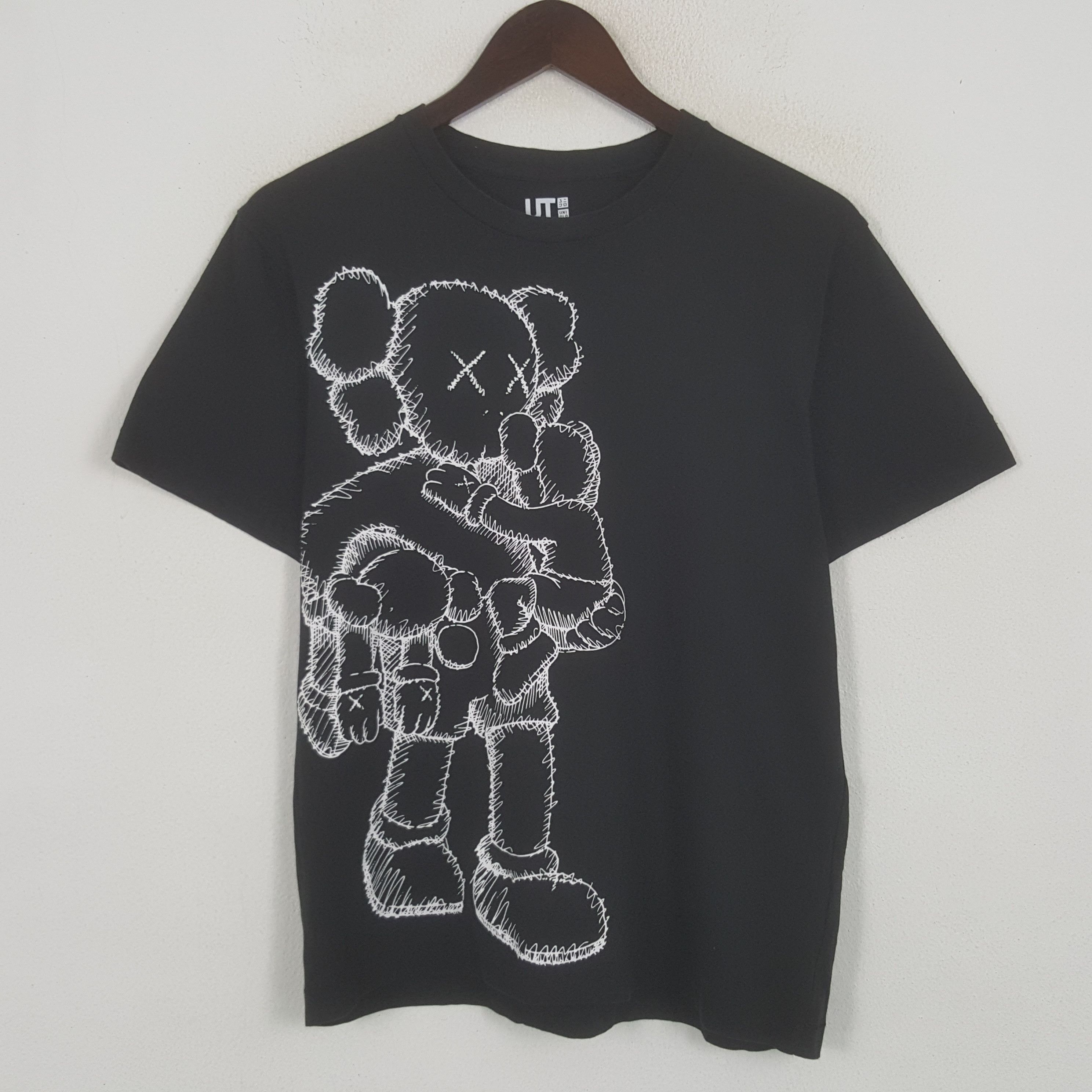 Kaws × Uniqlo × Vintage Vintage Kaws Big Logo Tshirt Size US M / EU 48-50 / 2 - 1 Thumbnail