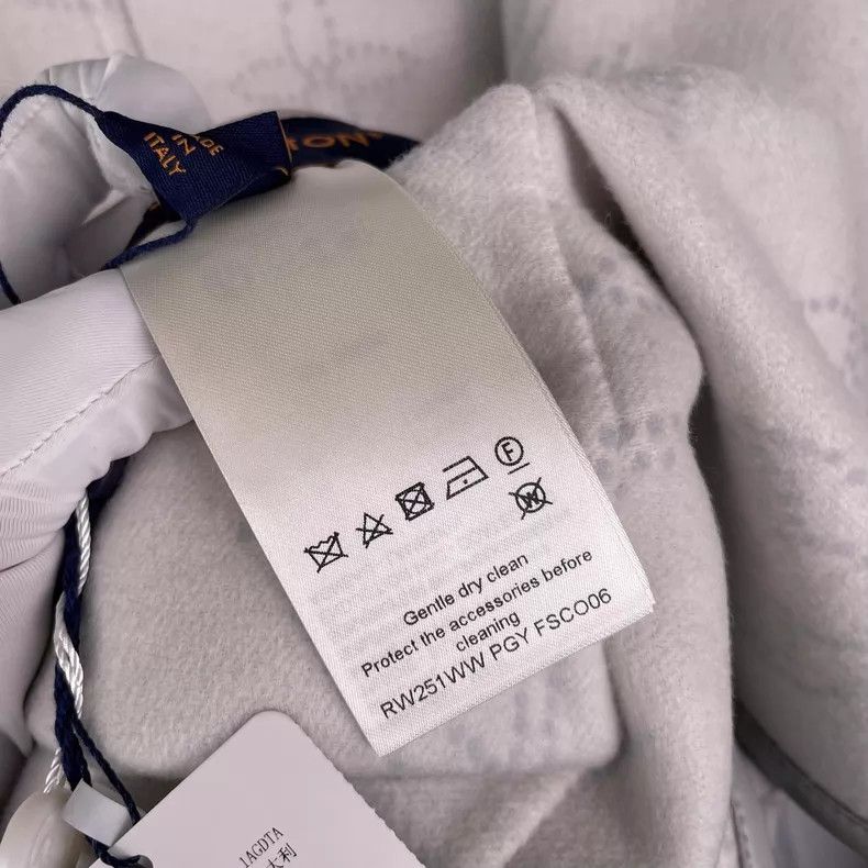 Louis Vuitton Louis Vuitton Baby Light Blue Reversible Tattoo Bathrobe C Size XXS / US 00 / IT 34 - 5 Thumbnail