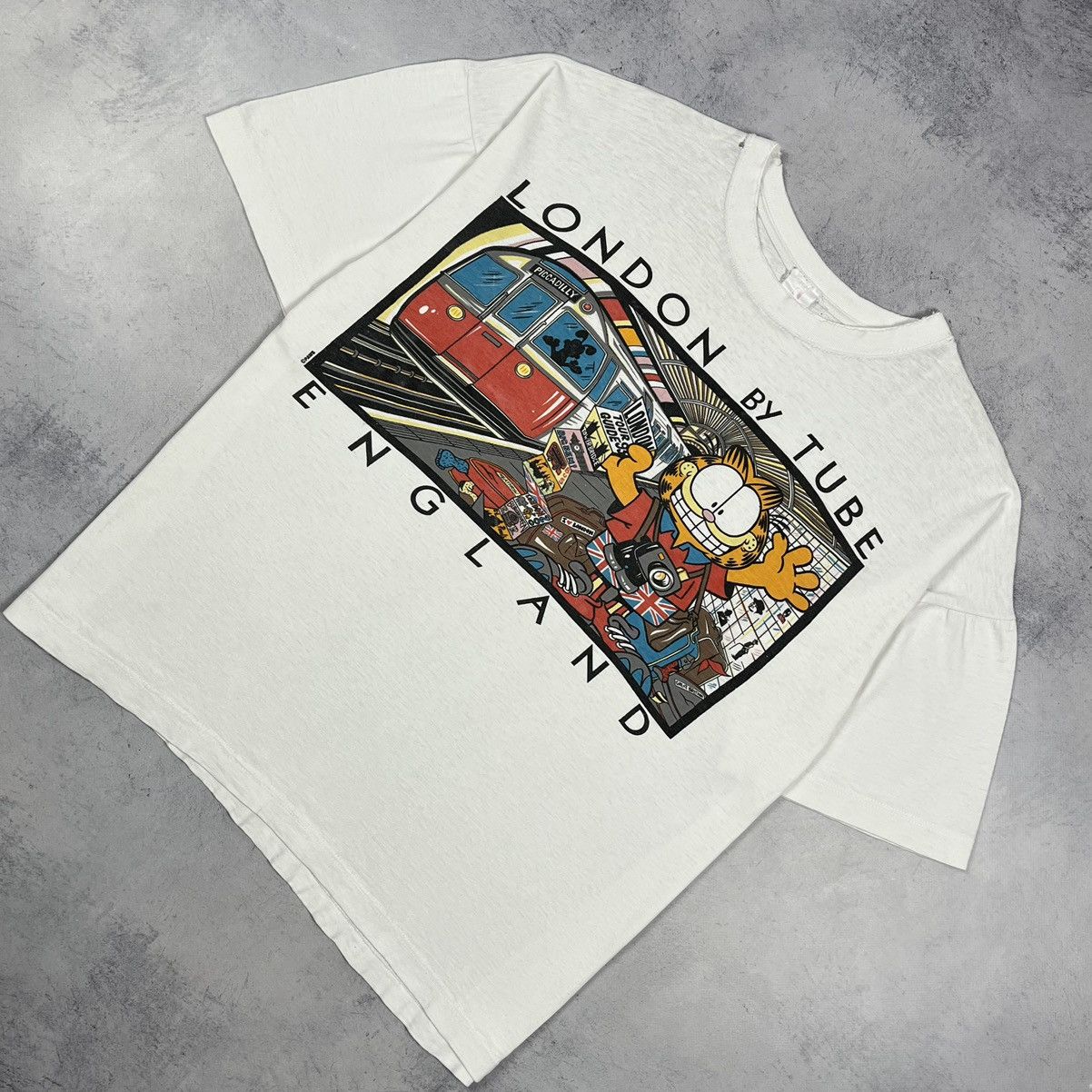 Cartoon Network Vintage Garfield “London by Tube” cartoon T shirt 90’s Size US M / EU 48-50 / 2 - 1 Thumbnail