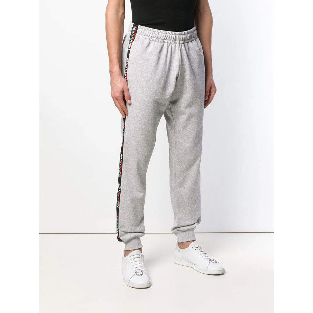 Moschino o1y0225 Jogger & Sweatpant in Grey Size US 36 / EU 52 - 2 Thumbnail