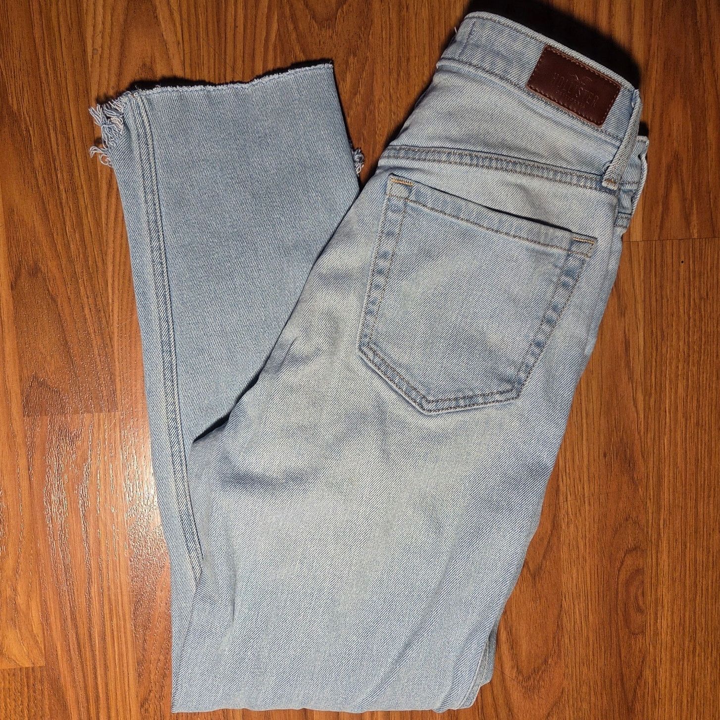 Hollister Hollister Ultra High Rise Distressed Mom Jeans - 26/27 Size 26" / US 2 / IT 38 - 2 Thumbnail