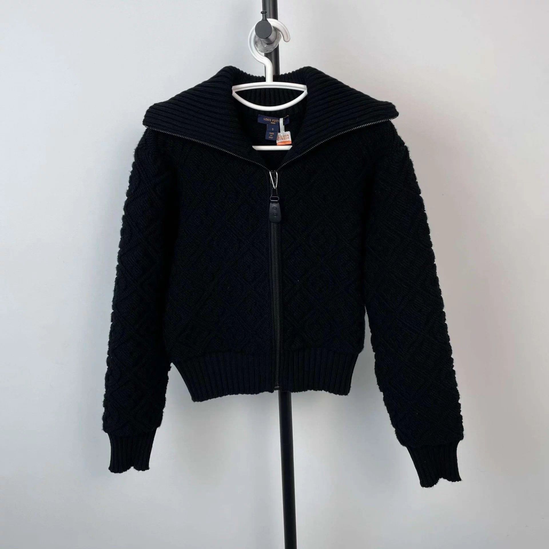 Louis Vuitton Louis Vuitton knit zip jacket S black Size S / US 4 / IT 40 - 1 Thumbnail