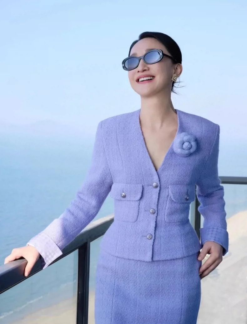 Chanel Chanel 24A purple double pocket V-neck tweed jacket 2504-Ne Size XS / US 0-2 / IT 36-38 - 9 Thumbnail