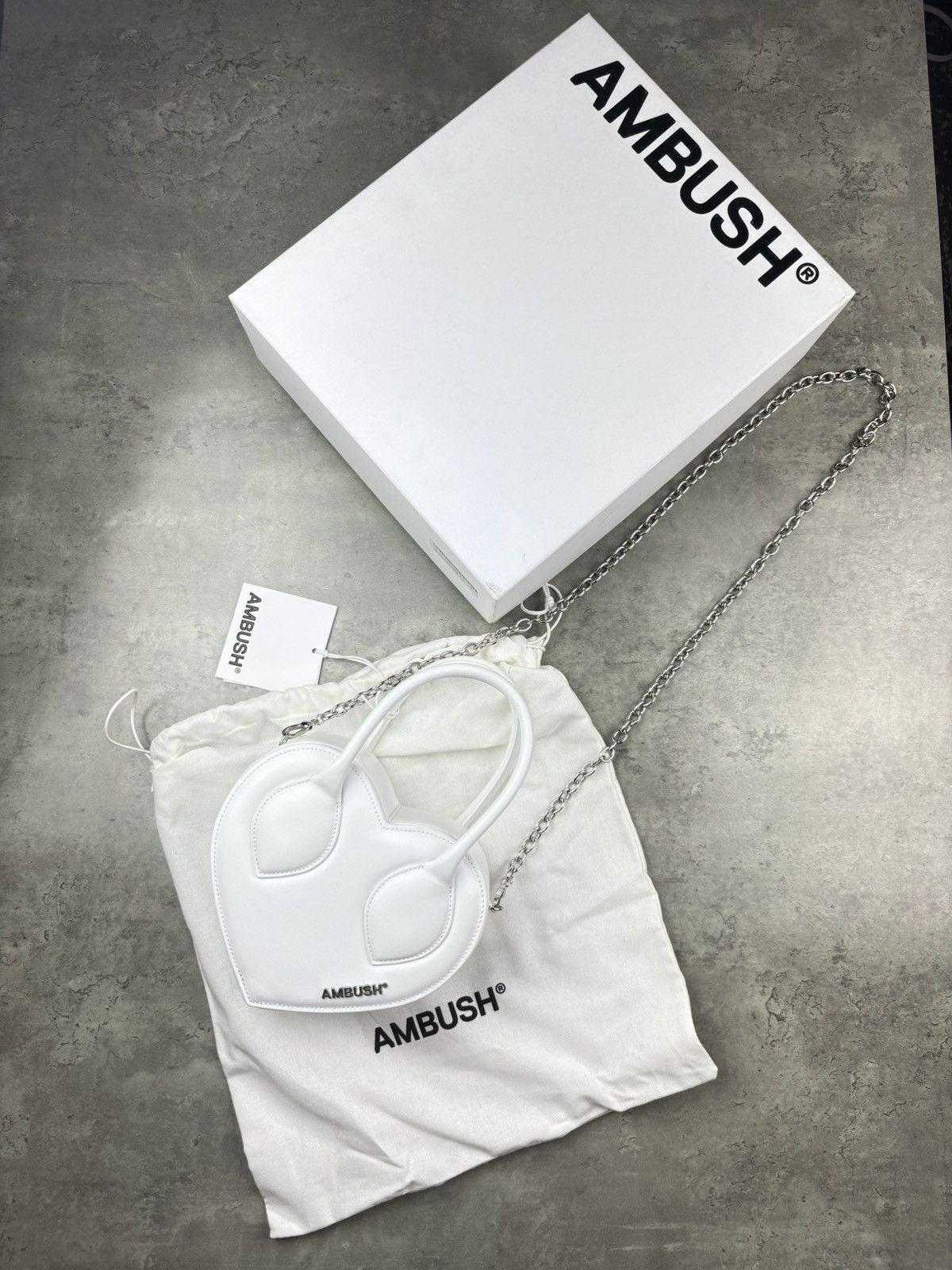 Ambush Design Ambush heart handle leather shoulder bag on chain Size ONE SIZE - 1 Thumbnail