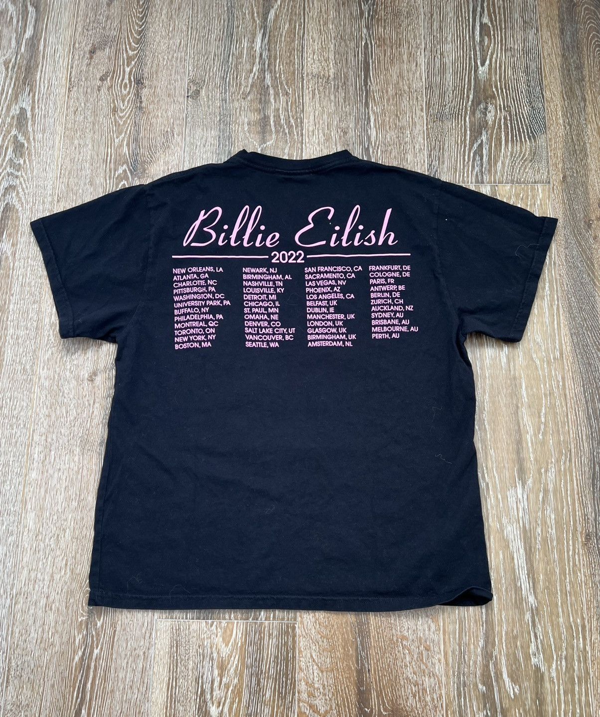 Billie Eilish Billie eilish happier than ever 2022 world tour tee Size US M / EU 48-50 / 2 - 2 Thumbnail