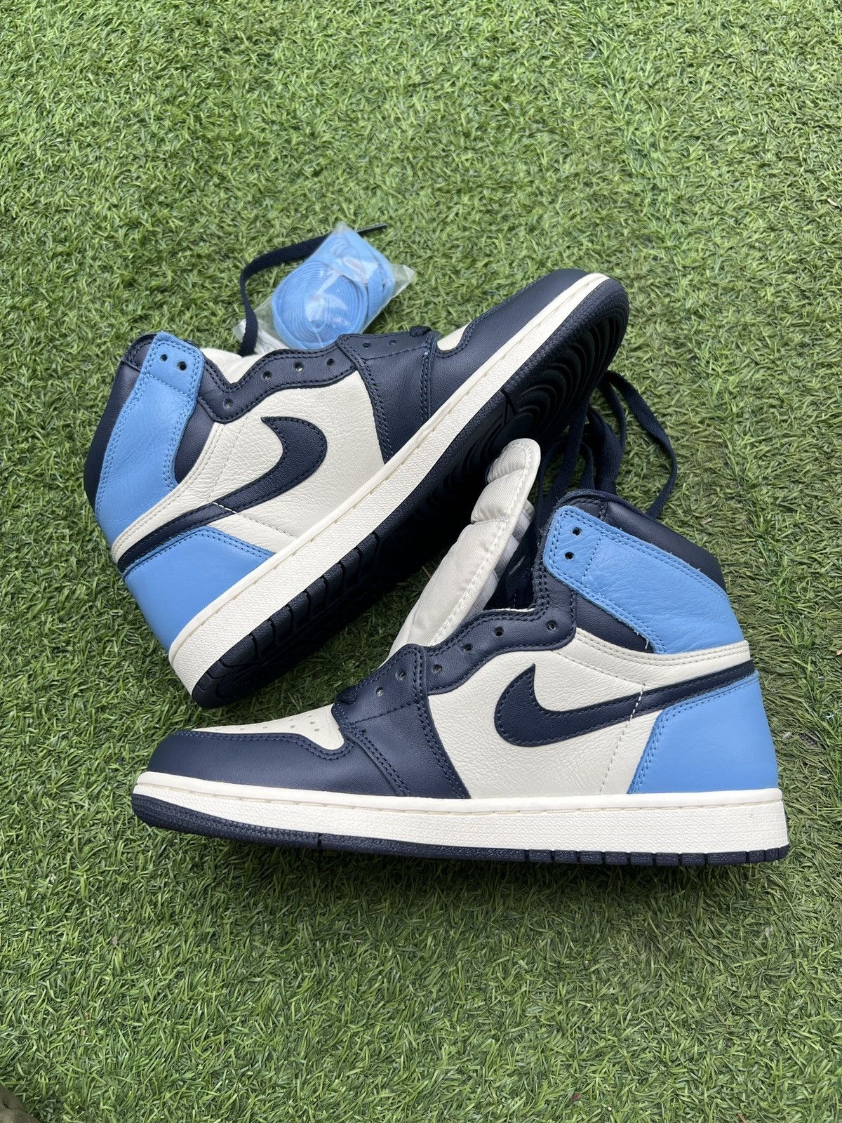 Nike Air Jordan 1 Retro Hi OG Obsidian University Blue 555088-140 Size US 8 / EU 41 - 3 Thumbnail