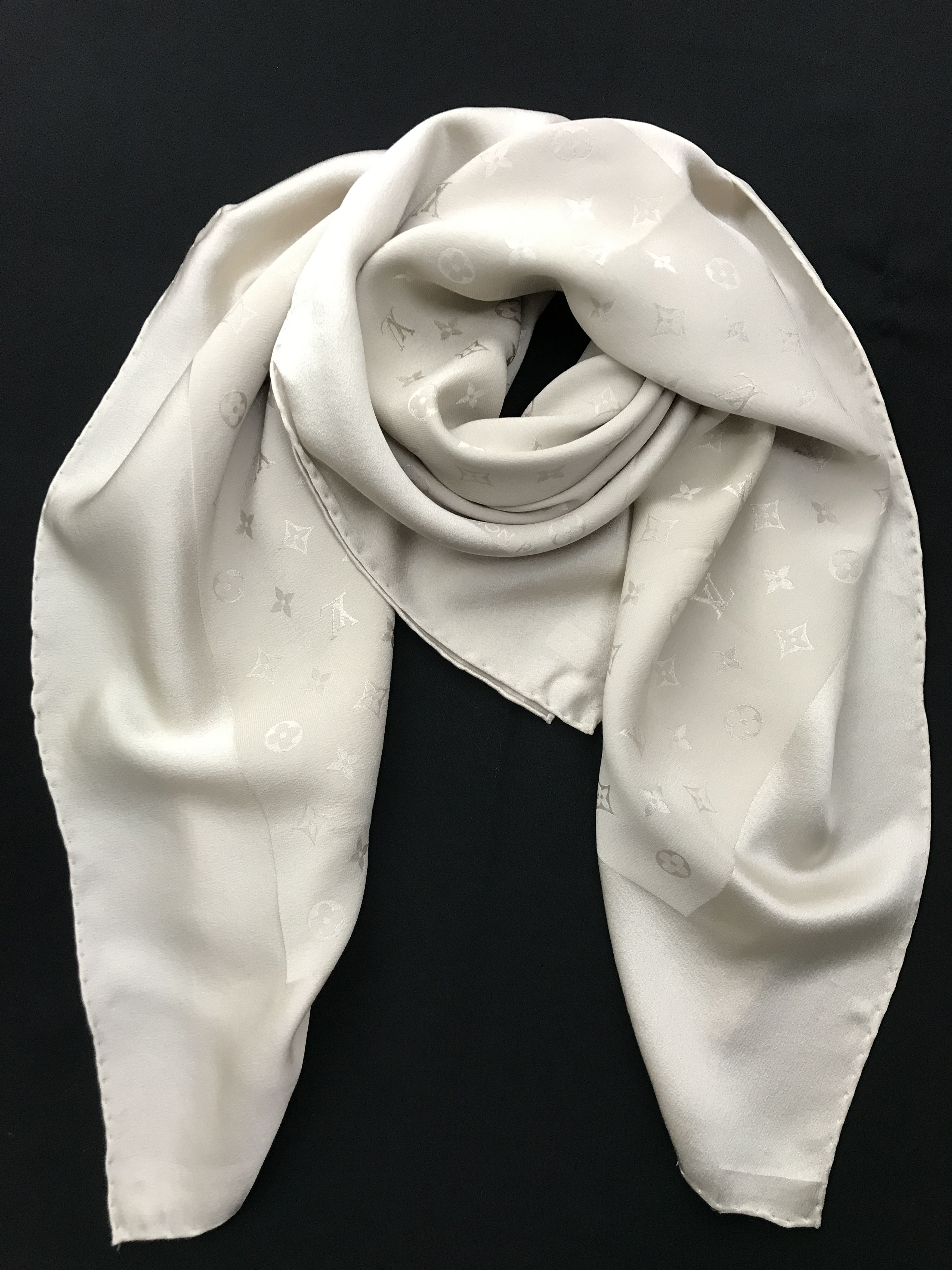 Louis Vuitton Louis Vuitton Monogram Silk Scarf Size ONE SIZE - 7 Thumbnail