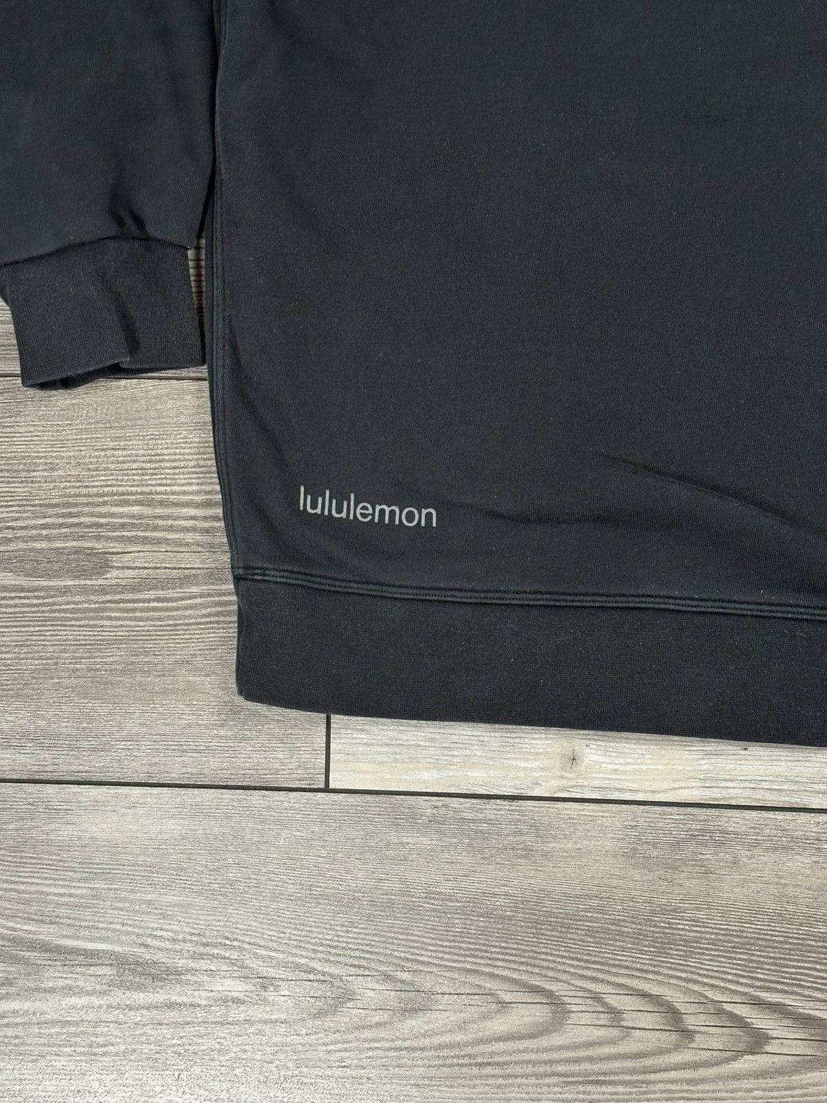 Lululemon Lululemon Minimal Logo Crewneck Size US M / EU 48-50 / 2 - 3 Thumbnail