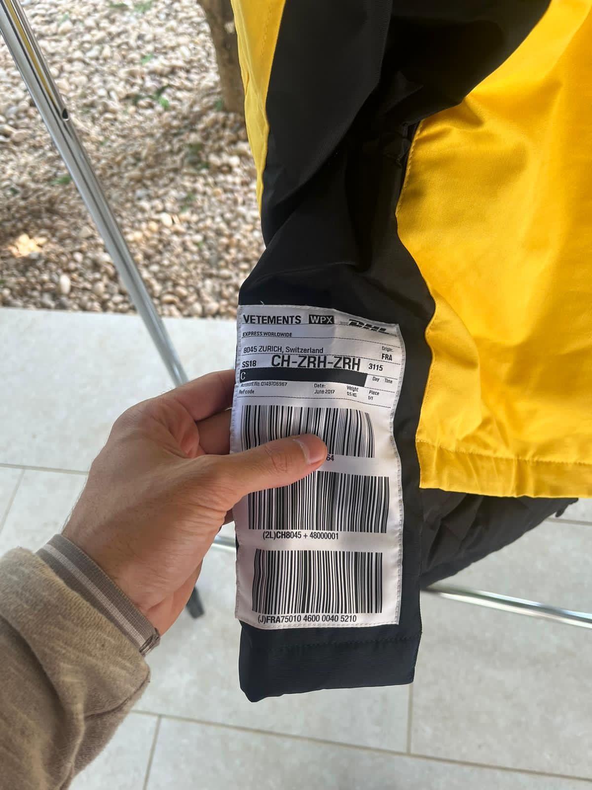 Vetements SS18 DHL Parka in Yellow Size US S / EU 44-46 / 1 - 17 Thumbnail