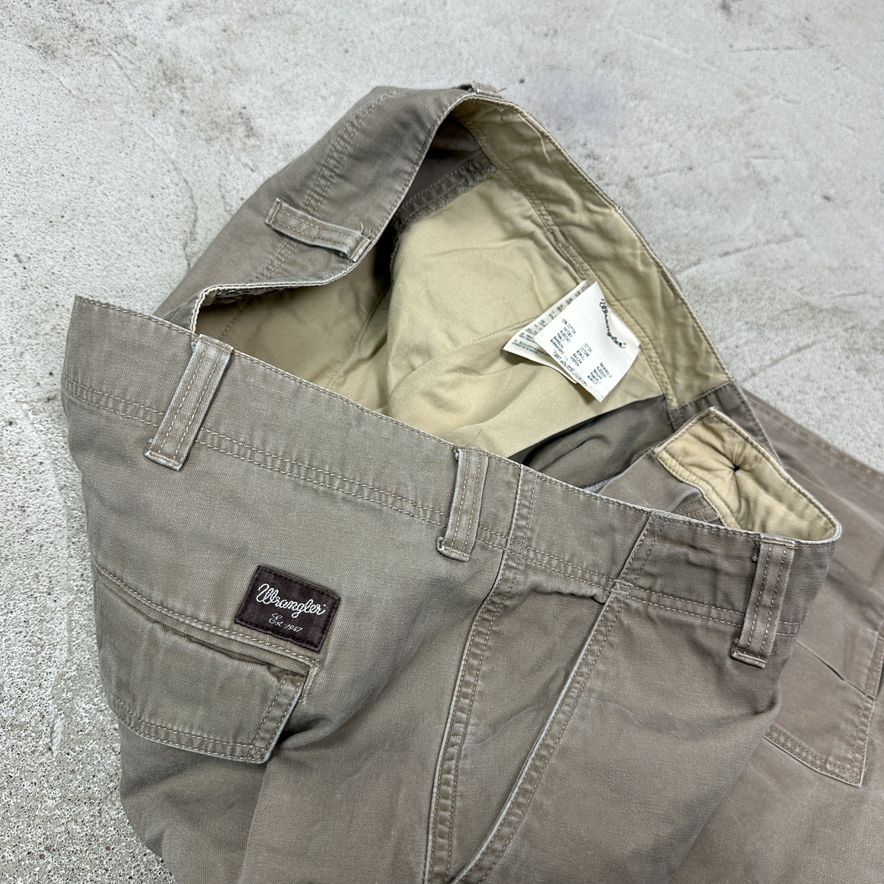 Wrangler Vintage Casual Streetwear Wrangler Cargo Shorts Y2K Size US 31 - 4 Thumbnail