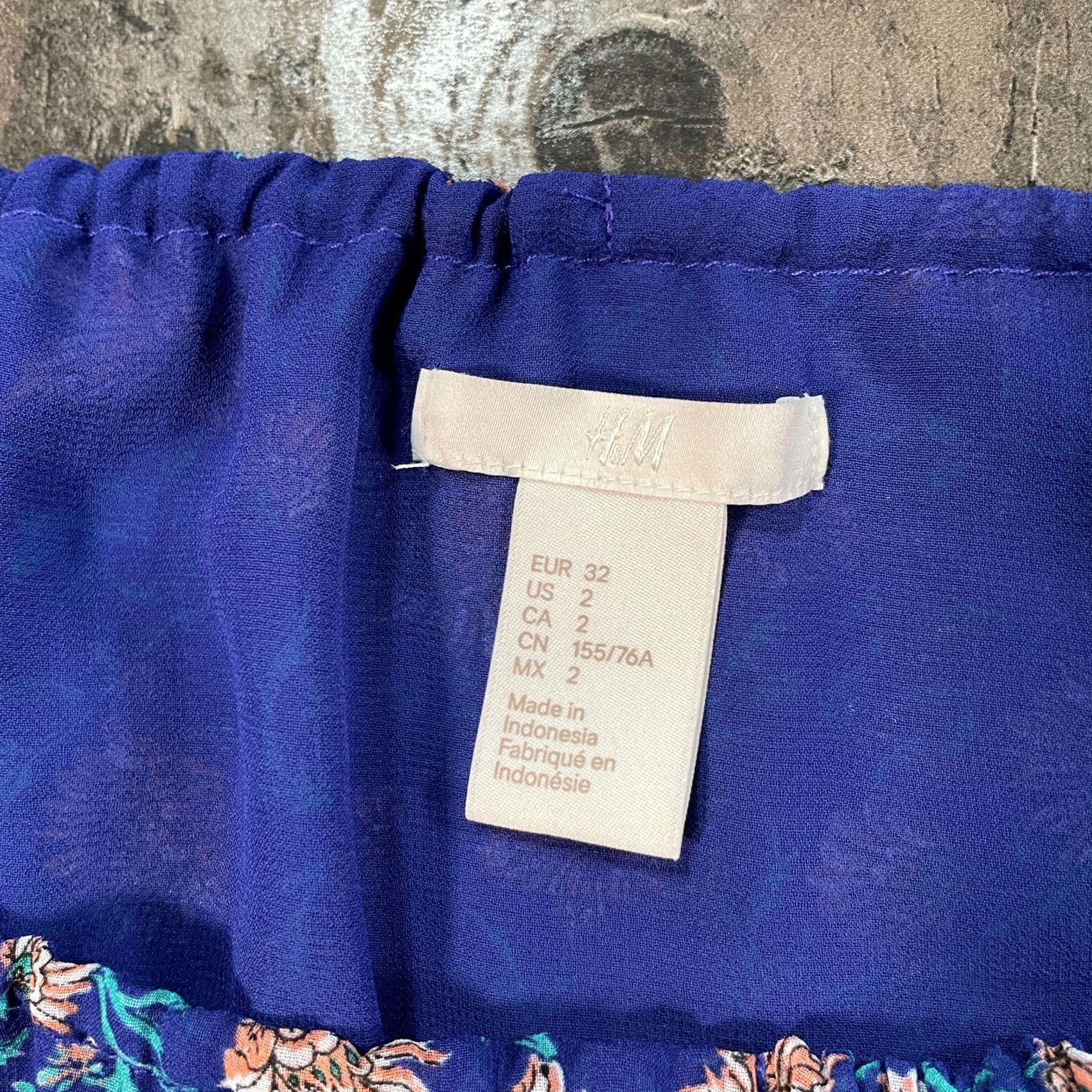 H&M H&M Top Womens Blue Floral Ruched Boat Neck Casual Sleeveless Crop Size 2 Size XS / US 0-2 / IT 36-38 - 3 Thumbnail