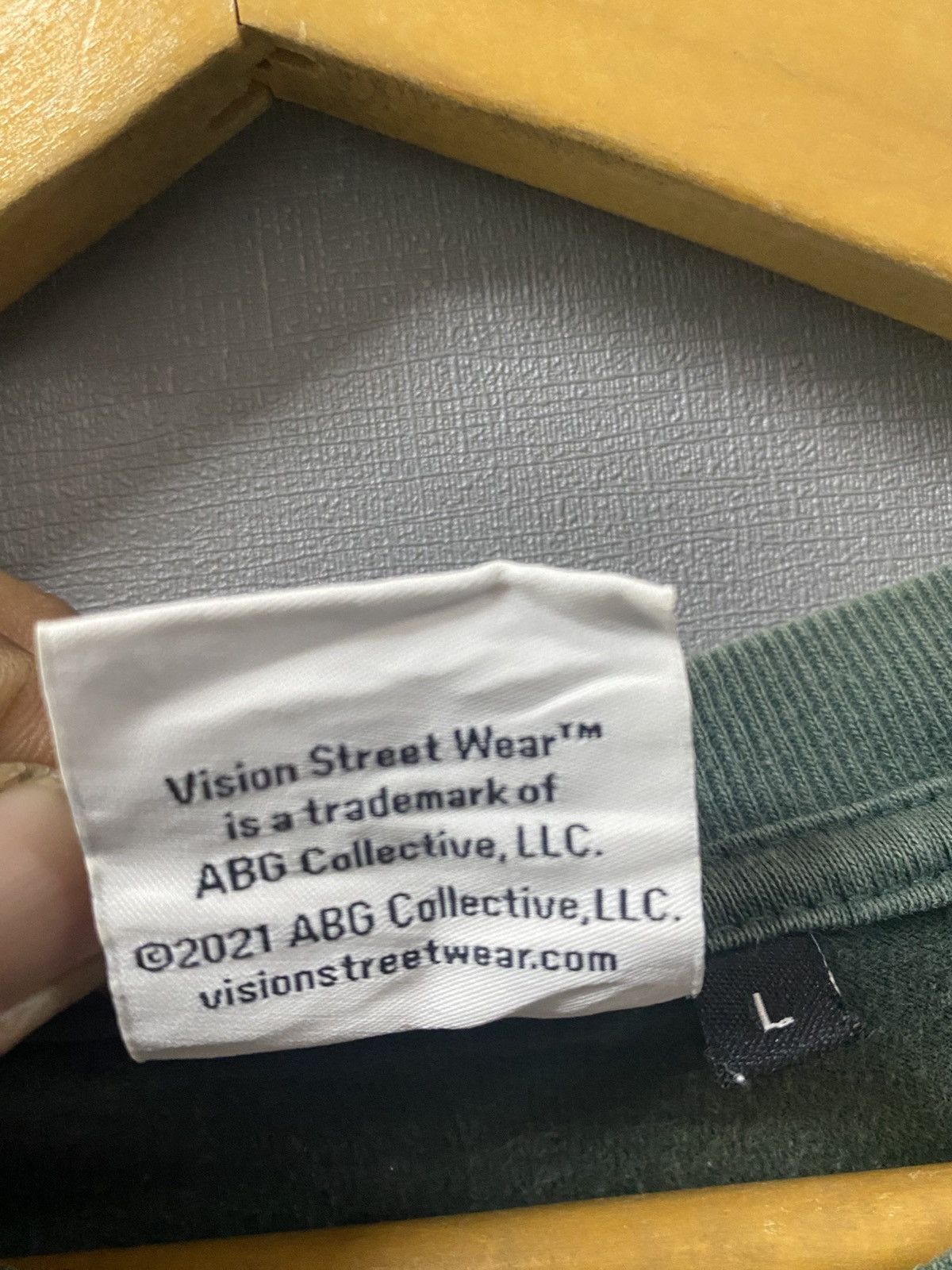 Vision Streetwear Vision streetwear LA V-Skate Logo tee Size US L / EU 52-54 / 3 - 7 Thumbnail