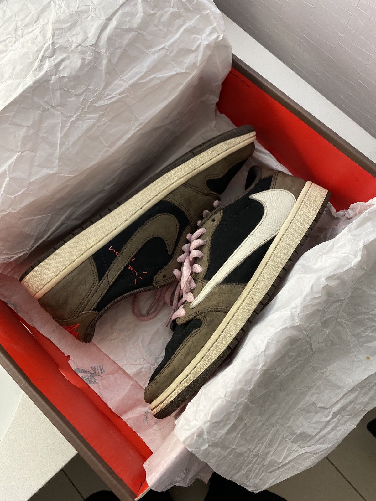 travis scott jordan 1 low retail