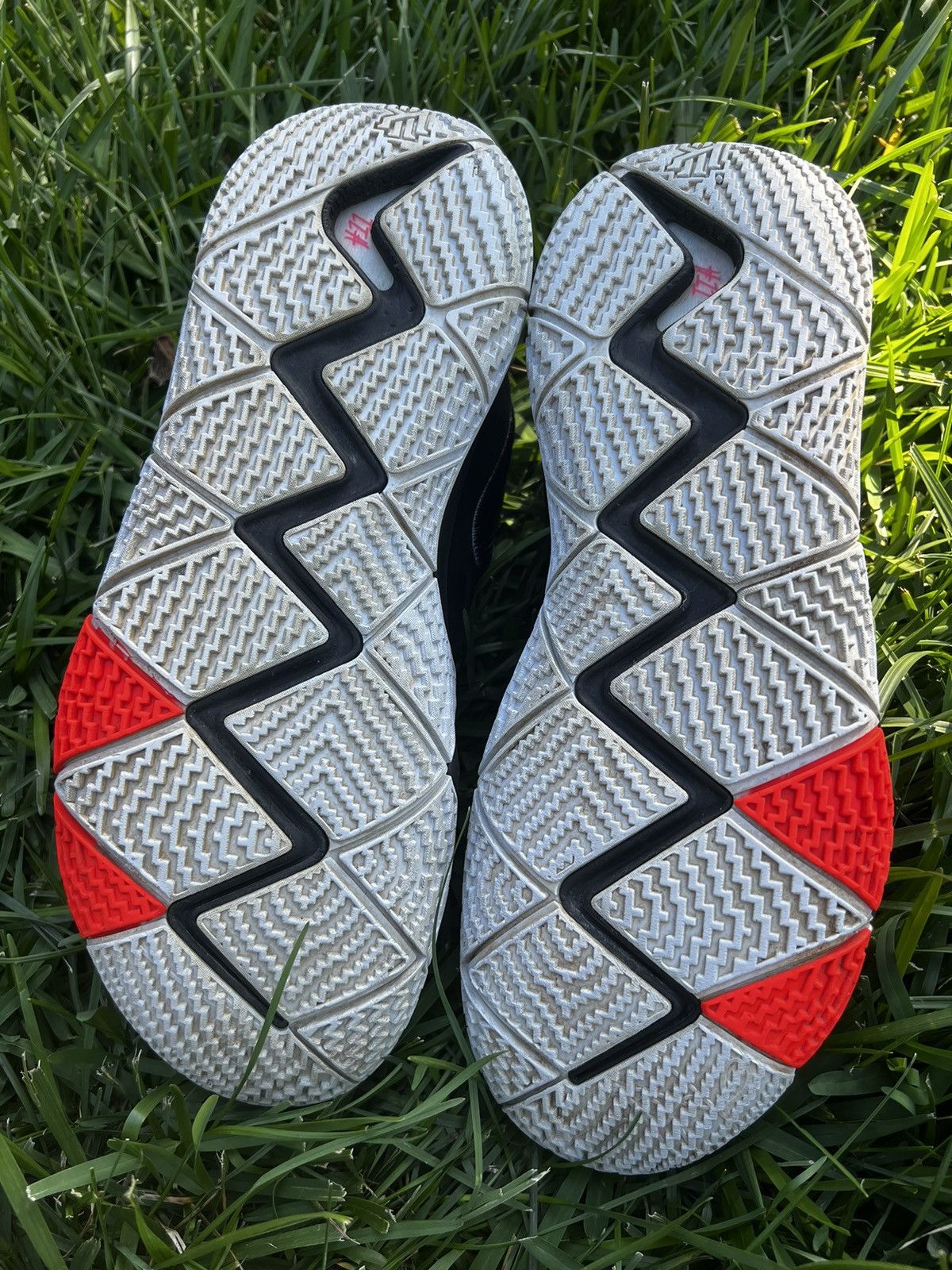 Nike CLEAN Nike Kyrie IV 4 size 13 Mens shoes ‘Think 16’ Red Size US 13 / EU 46 - 10 Thumbnail