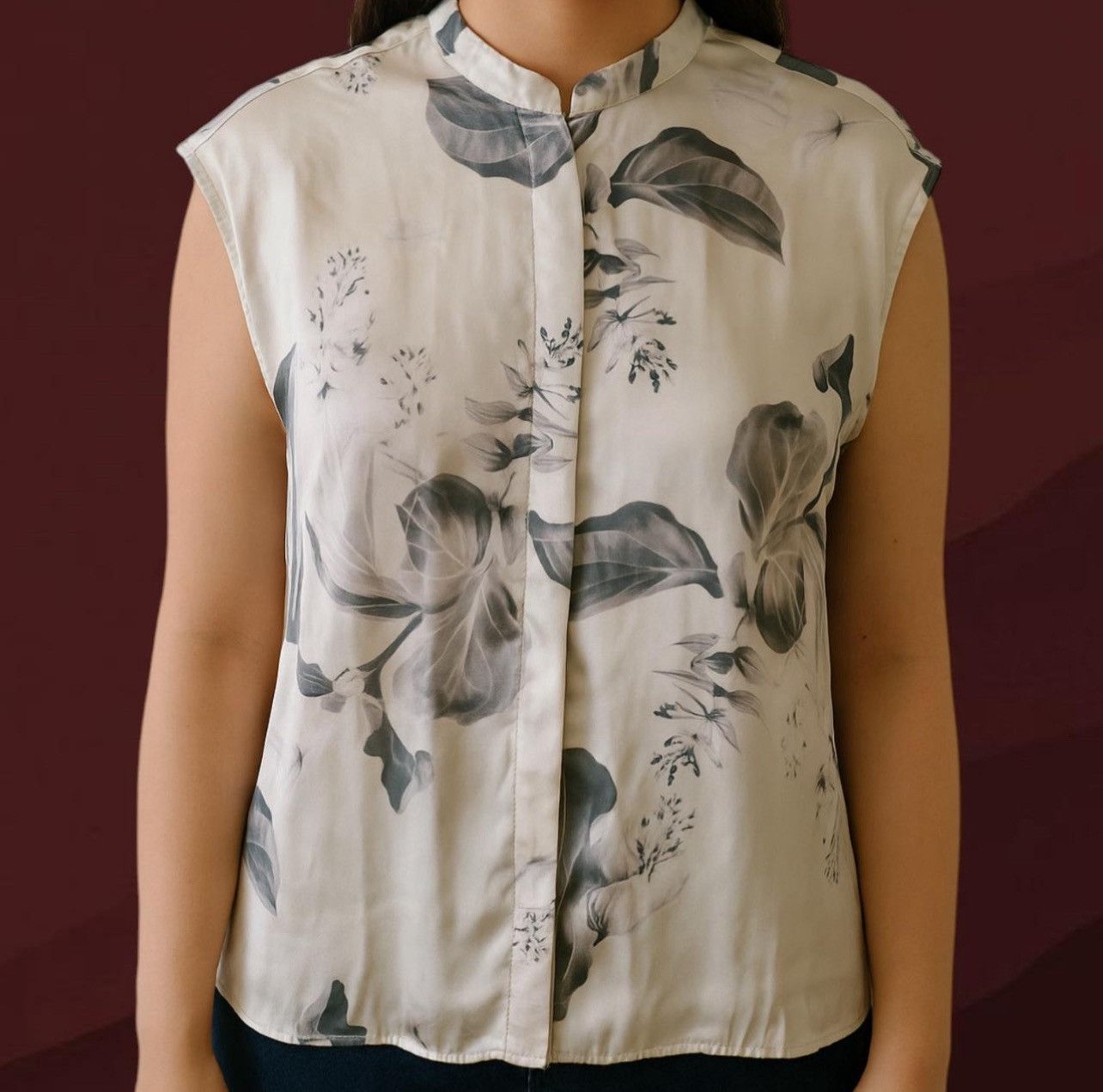 Elie Tahari Elie Tahari black and white floral button-up blouse Size M / US 6-8 / IT 42-44 - 1 Thumbnail