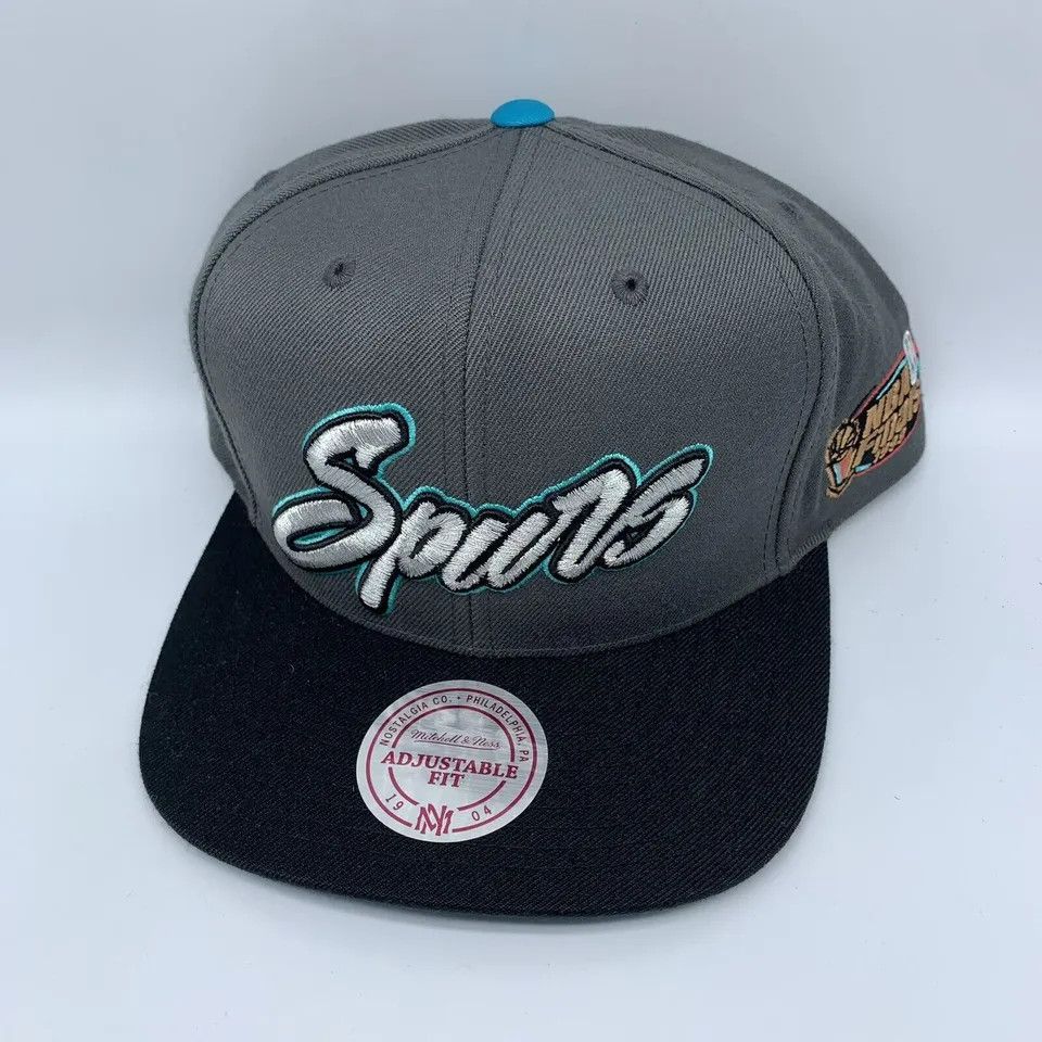 Casquette San Antonio Spurs Hardwood Classics Snapback à chargement frontal Mitchell & Ness pour homme Noir