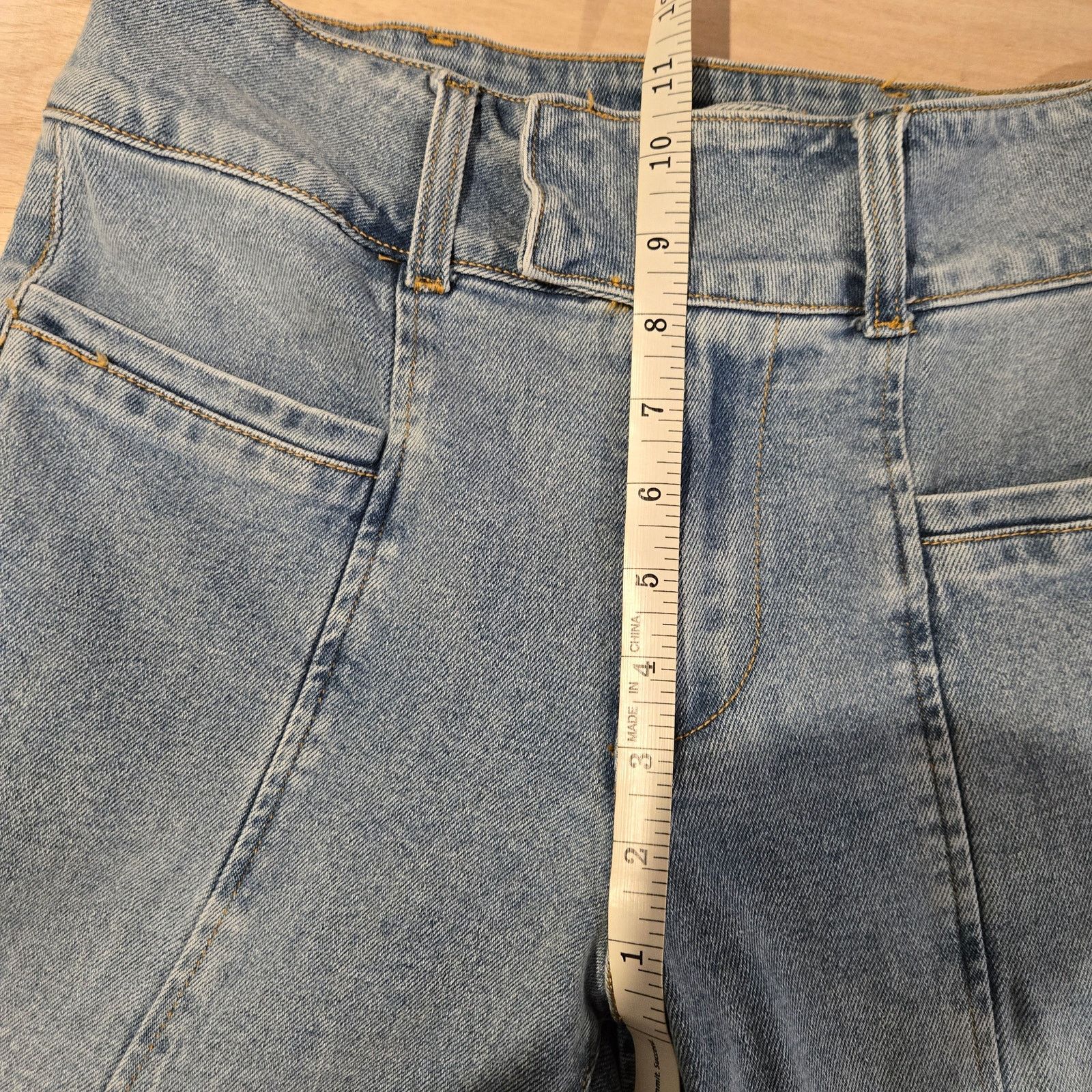 Forever 21 Forever 21 Mid rise flare jeans sz 27 Size 27" / US 4 / IT 40 - 5 Thumbnail