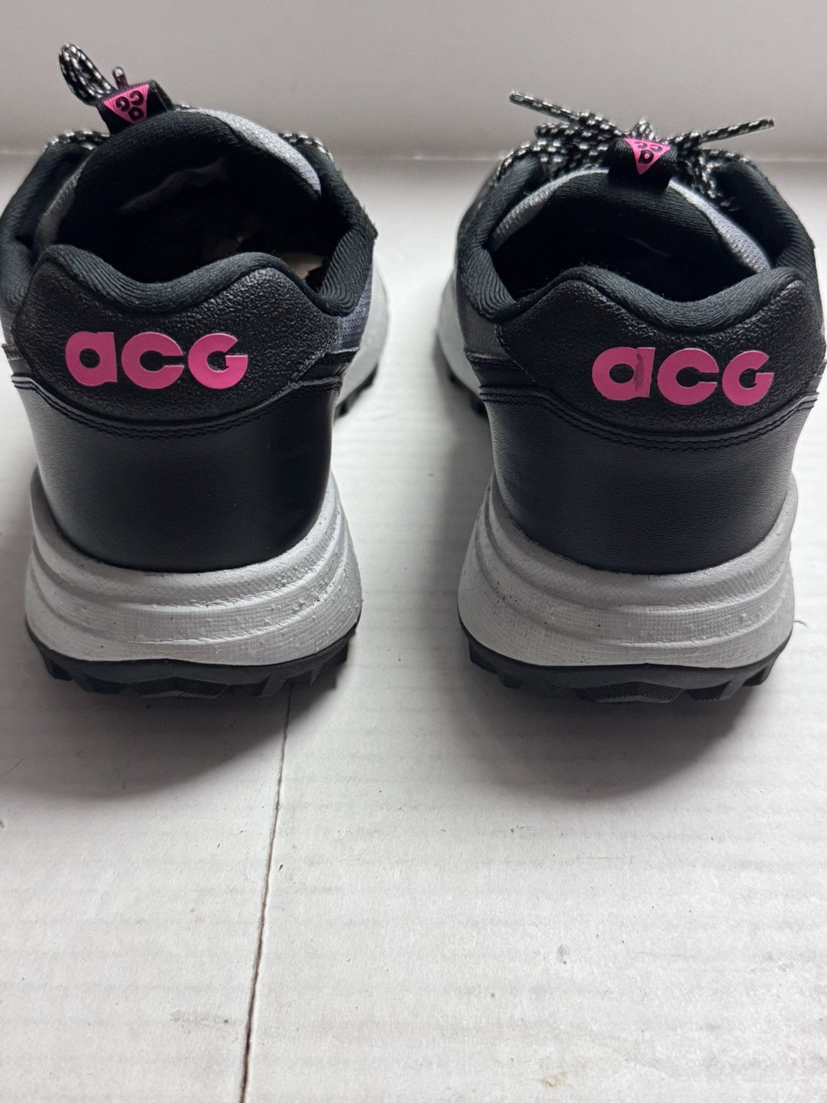 Nike ACG Nike ACG Lowcate SE Black/Hyper Pink/Wolf Gray Sneakers Size US 8.5 / EU 41-42 - 9 Thumbnail