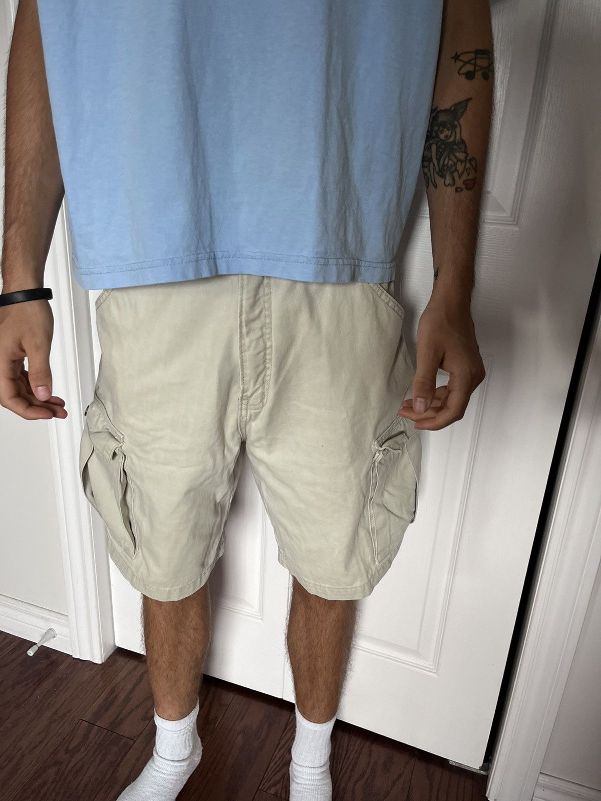 Vintage Vintage East Side 90’s Baggy Tan Beige Cargo Shorts Size US 31 - 2 Thumbnail