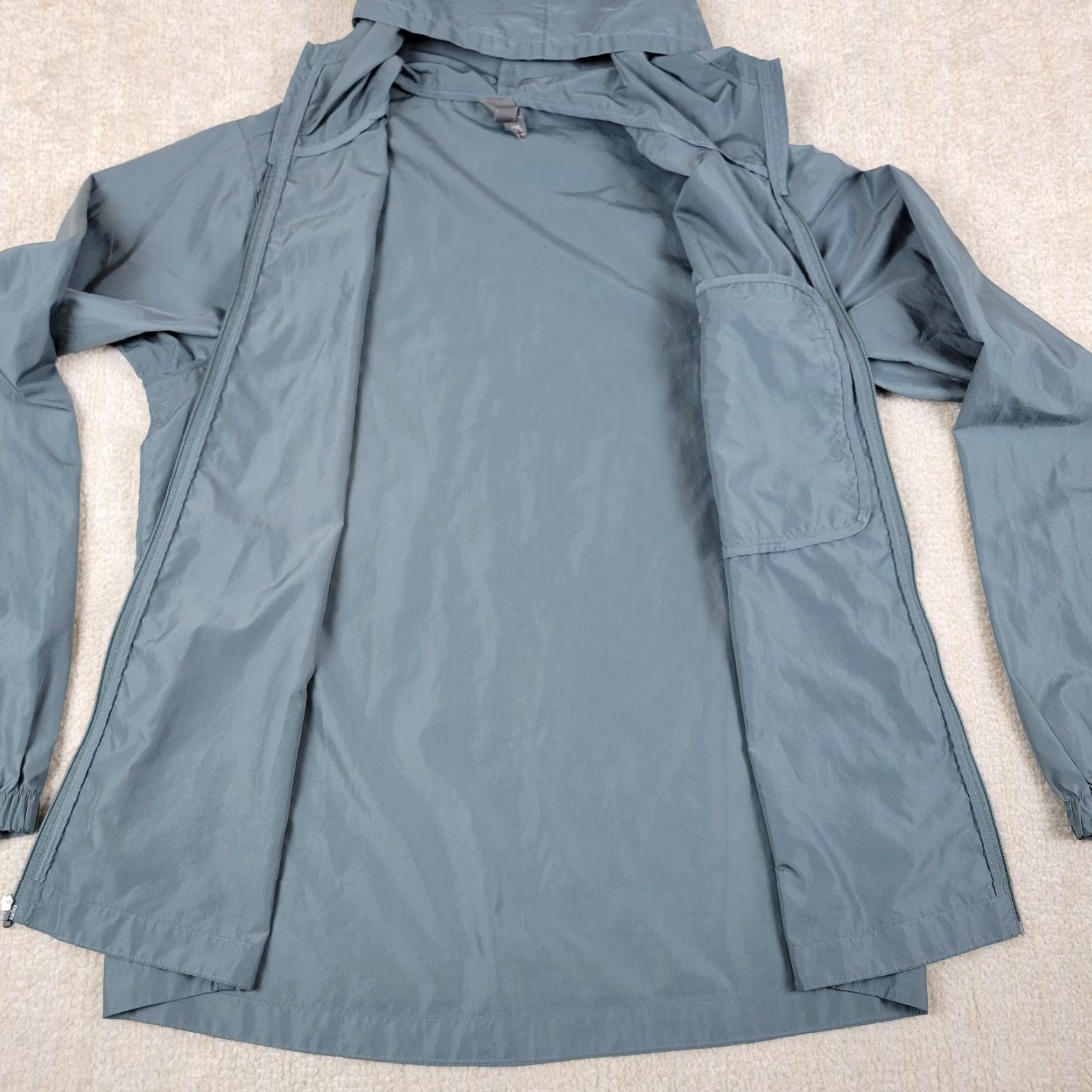 Vuori Vuori Daybreak Windbreaker Jacket Mens M Green Teal Full Zip Hooded UltraLight Windbreaker Jacket Mens M Blue Daybreak Outdoor 90s? Size US M / EU 48-50 / 2 - 3 Thumbnail