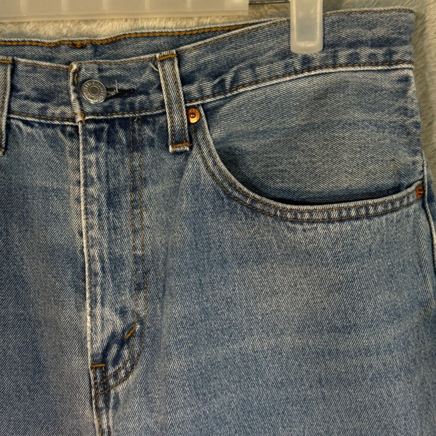 Levi's VINTAGE Levi’s 516 Jeans Men’s Slim Straight Jeans 34x32 Blue Light Wash Denim Slim Straight Leg Mens Size US 34 / EU 50 - 4 Thumbnail