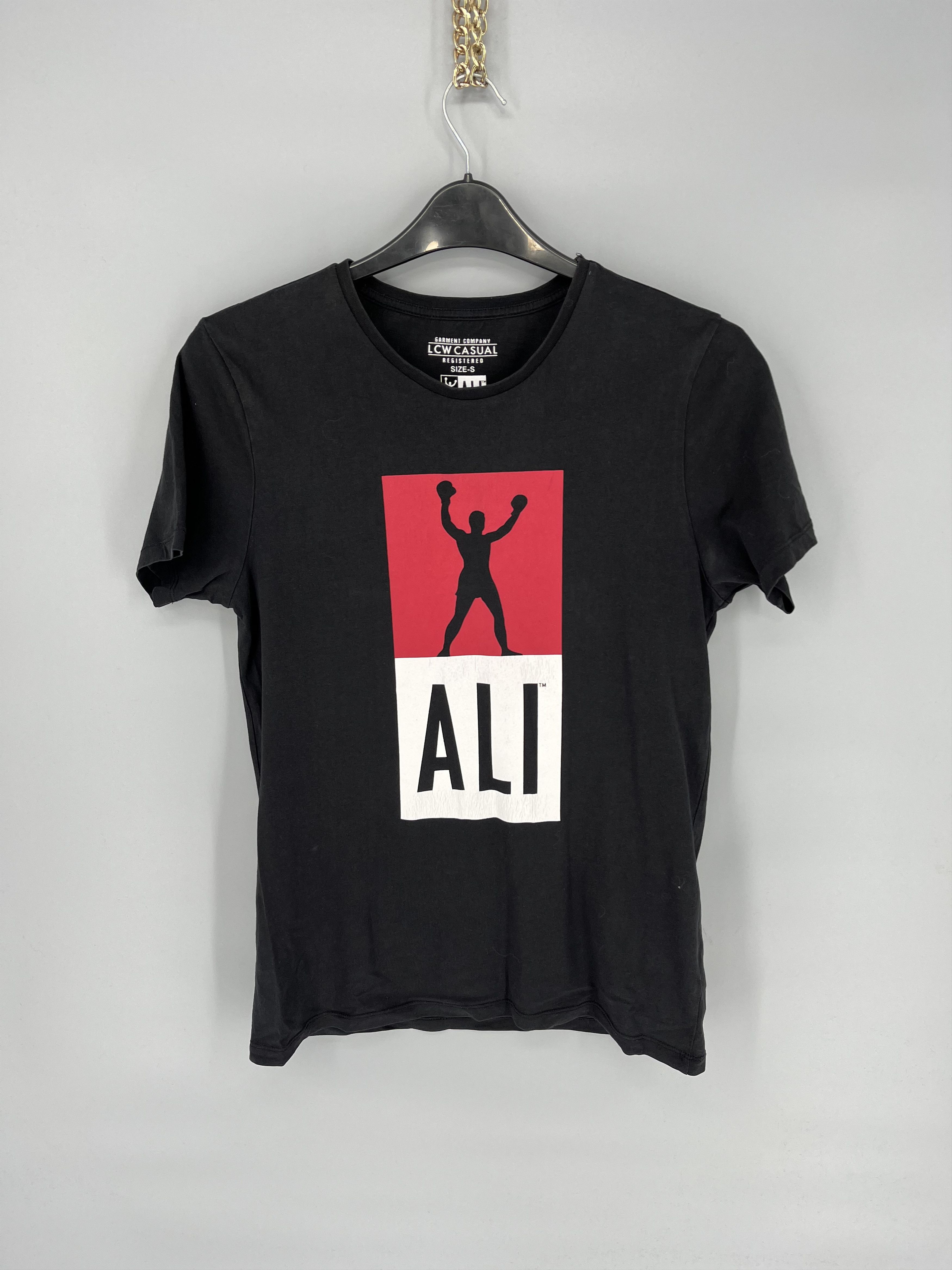 Vintage Y2K The Greatest Muhammad Ali American Boxer Faded Tshirts Size US S / EU 44-46 / 1 - 1 Thumbnail