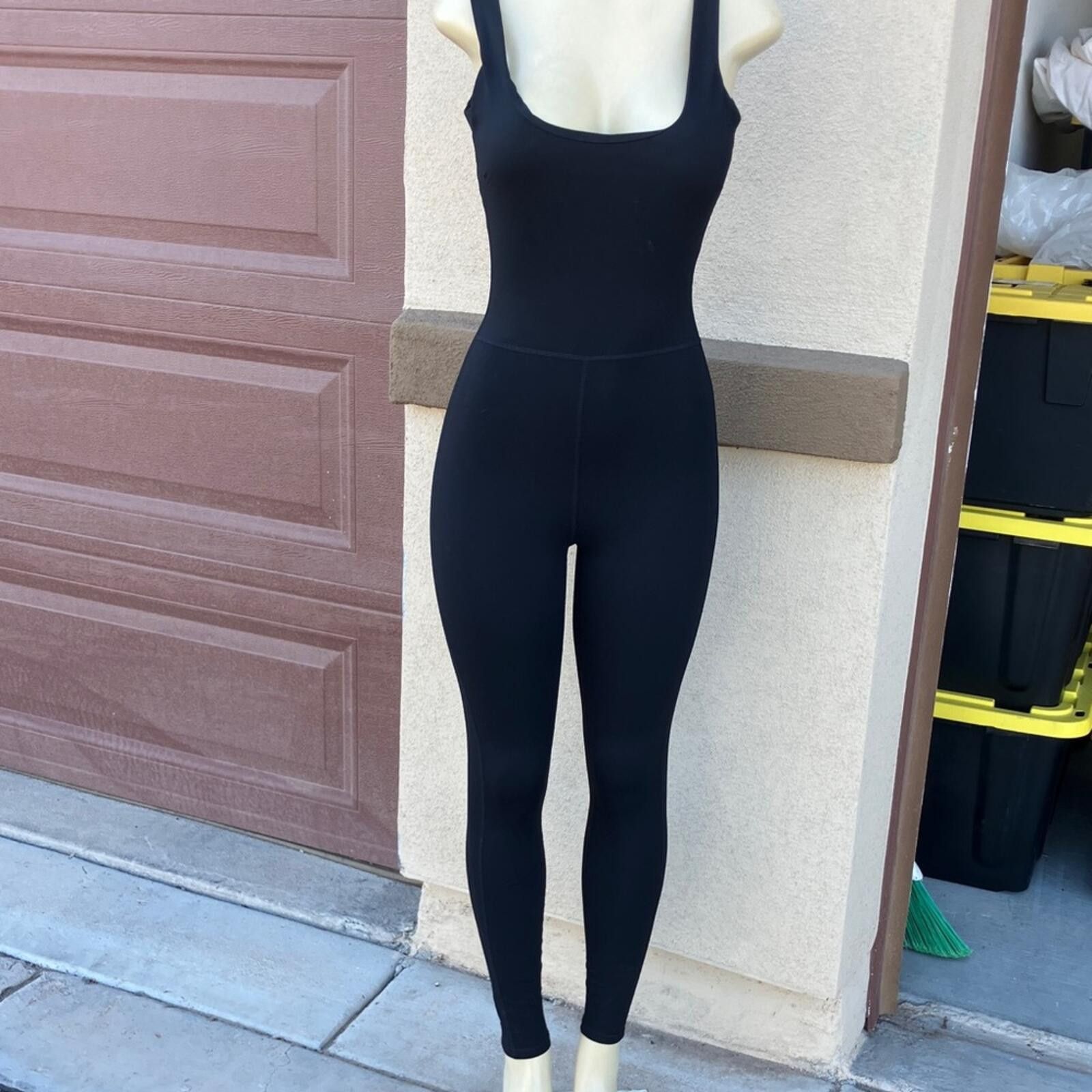 Fabletics Fabletics Sleek Black Romper [COPY] Size 28" / US 6 / IT 42 - 1 Thumbnail
