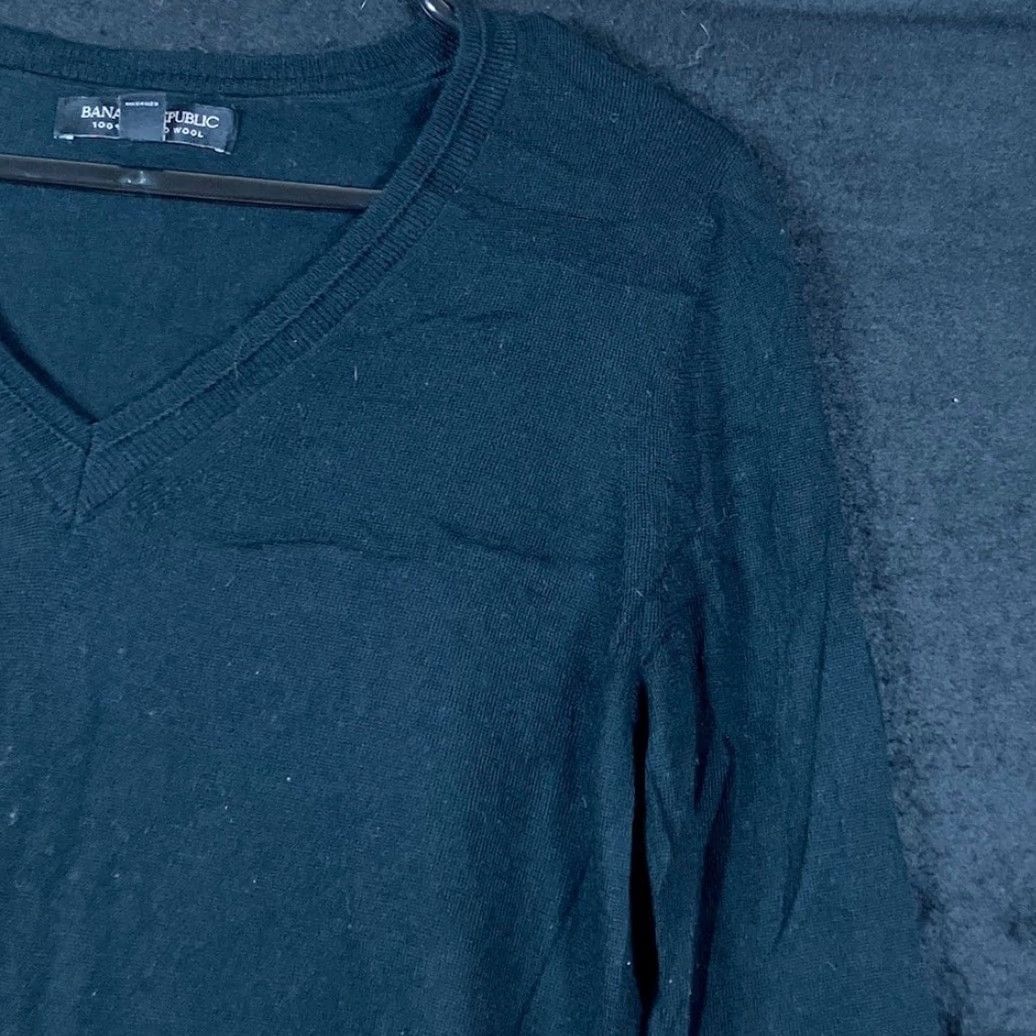 Banana Republic Banana Republic Womens Sweater Black V Neck 100% Merino Wool Long Sleeve Medium Size M / US 6-8 / IT 42-44 - 5 Thumbnail