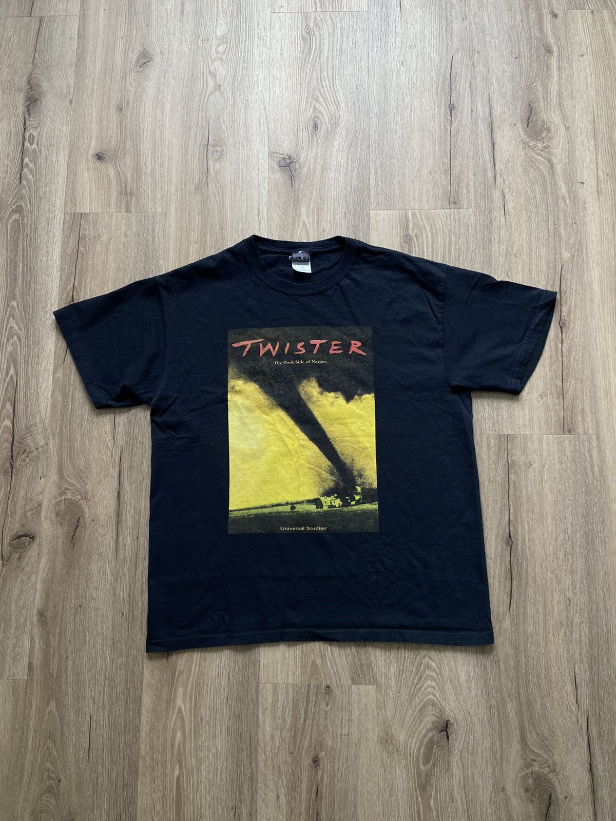Vintage Vintage 90s Twister Movie The Darkside Of Nature T Shirt Size US L / EU 52-54 / 3 - 1 Thumbnail