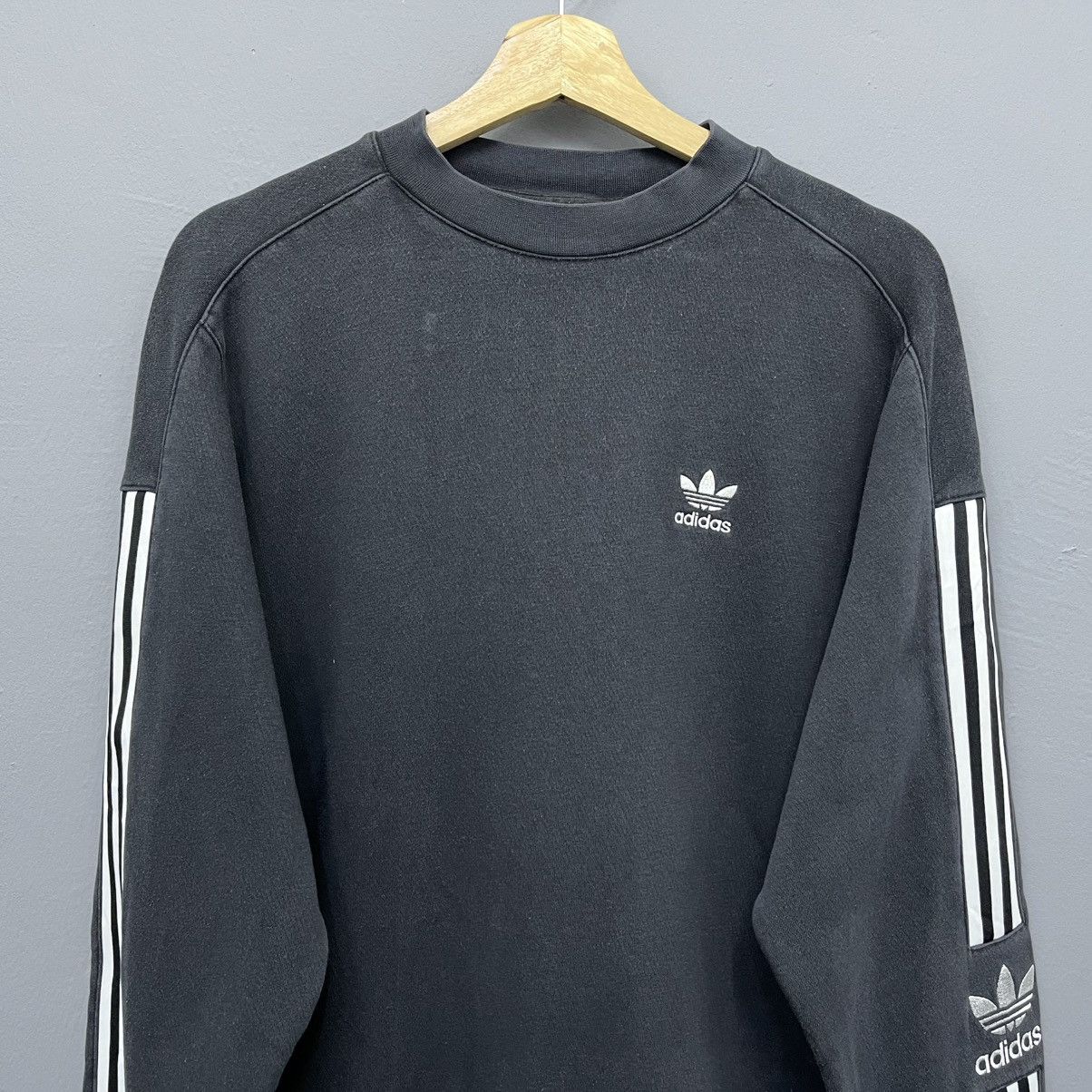 Adidas Adidas Trefoil Embroidery Logo Crewneck Sweatshirt Size US L / EU 52-54 / 3 - 3 Thumbnail