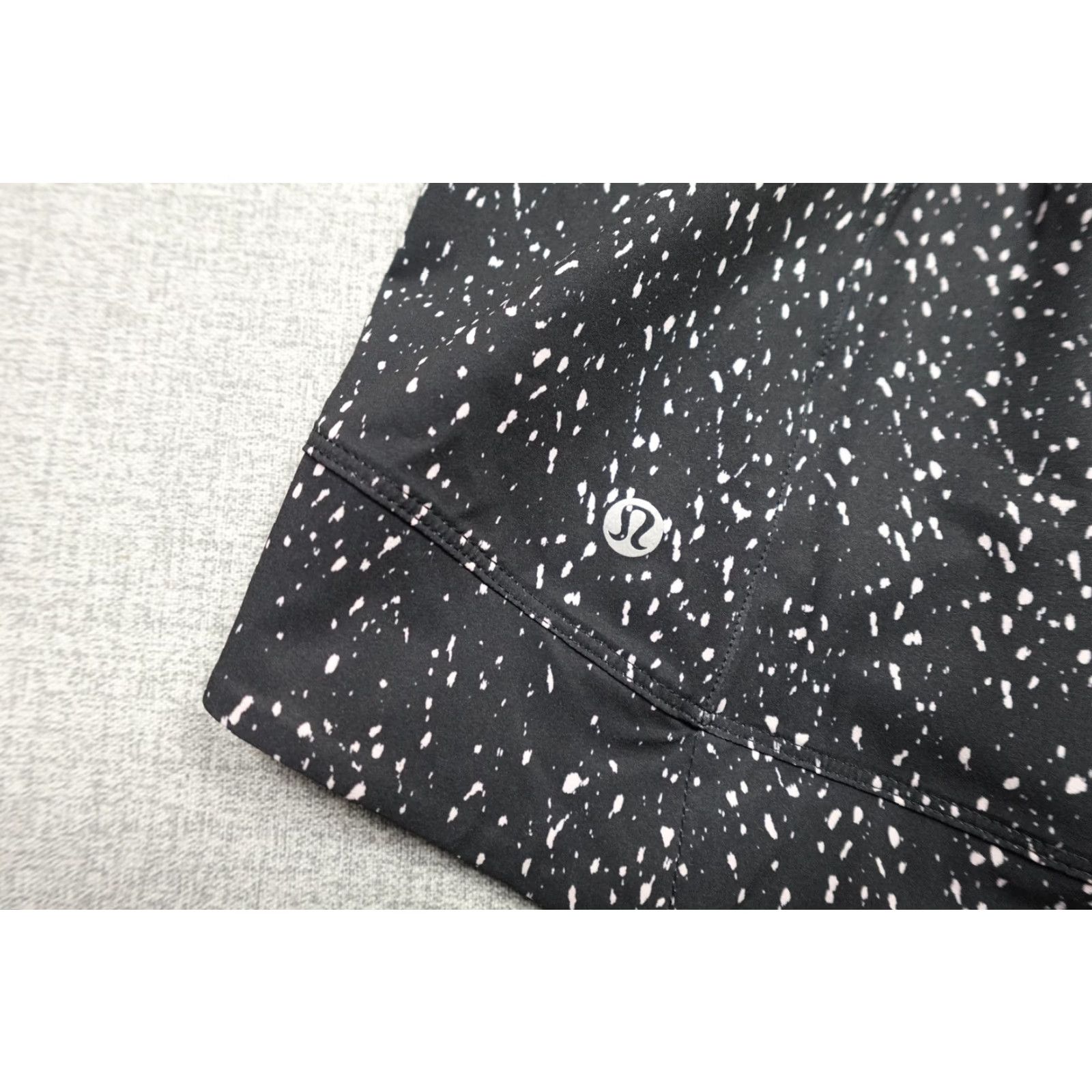 Lululemon Lululemon Windbreaker Vest Womens 8 Black Flecked Hooded Sleeveless Jacket Hood Size M / US 6-8 / IT 42-44 - 4 Thumbnail