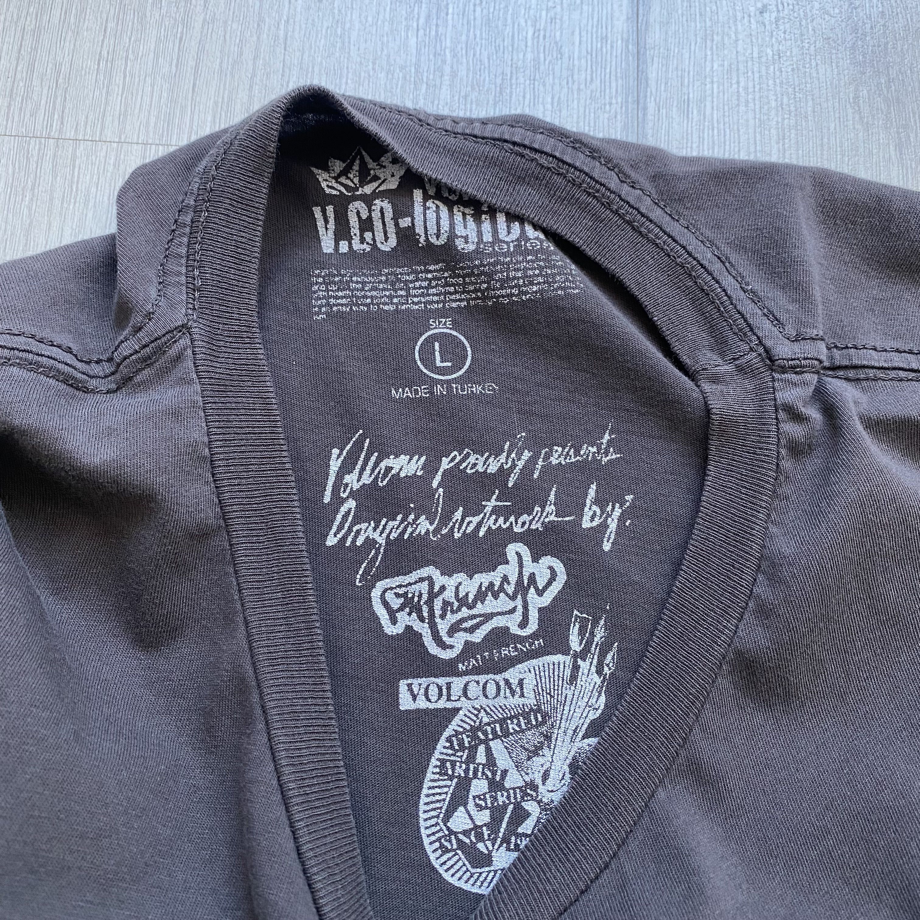 Rip Curl 🛹 Skatebording humor tee Vintage Volkom art print oneill Size US M / EU 48-50 / 2 - 5 Thumbnail