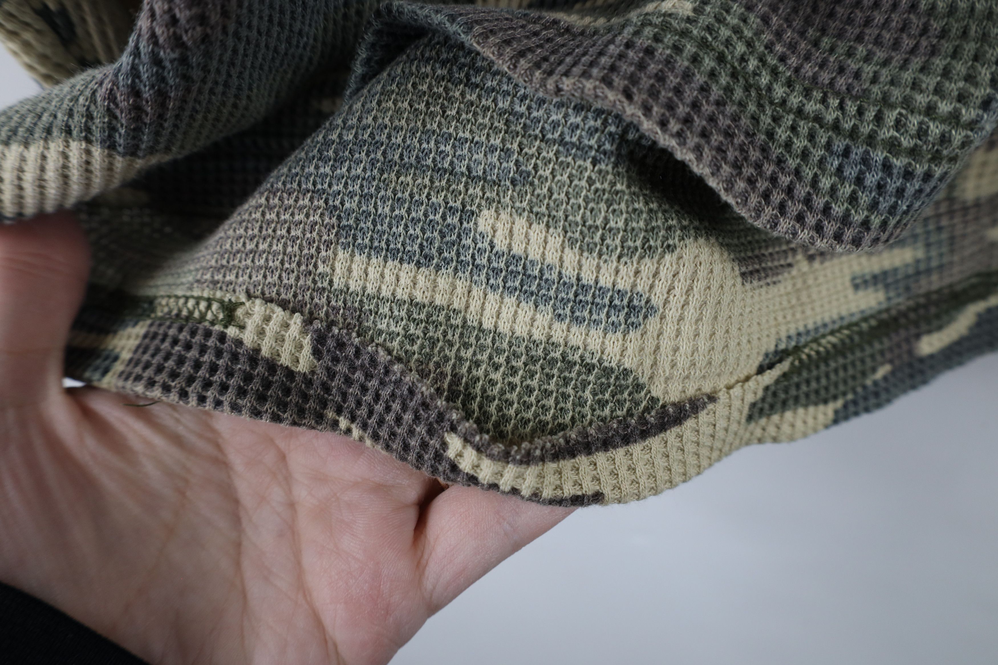 Vintage Vintage 90s Streetwear Camouflage Waffle Knit T-Shirt Size US L / EU 52-54 / 3 - 9 Thumbnail