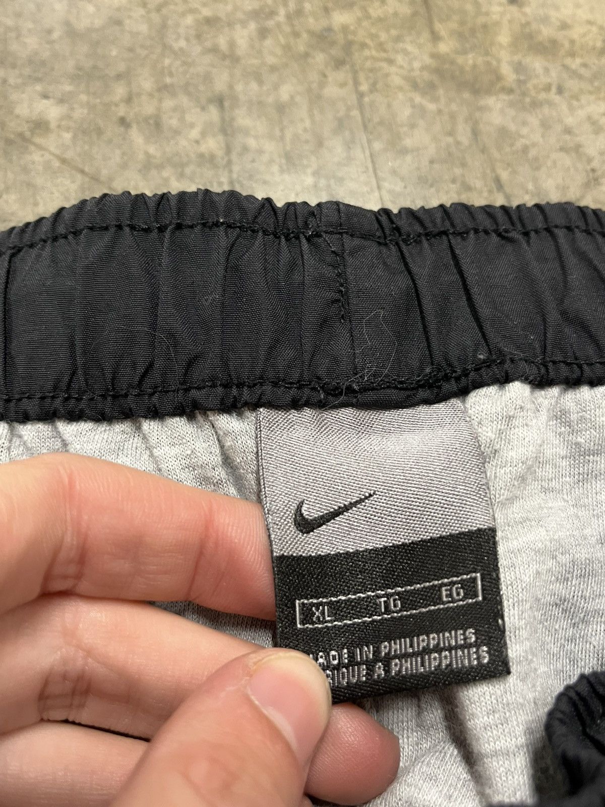 Vintage Nike track pants y2k baggy fit wide leg rare hype sporty Size US 30 / EU 46 - 6 Thumbnail